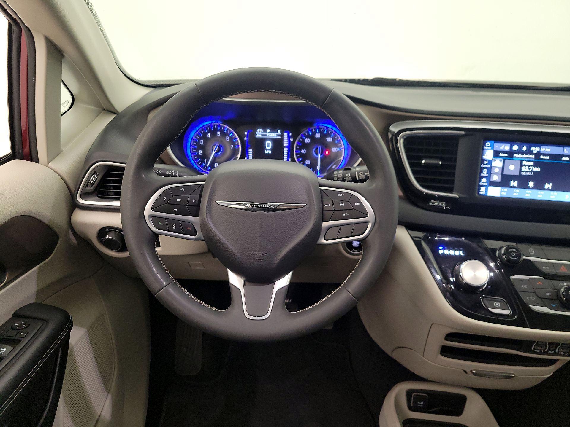 Thumbnail: 2023 Chrysler Voyager - 10