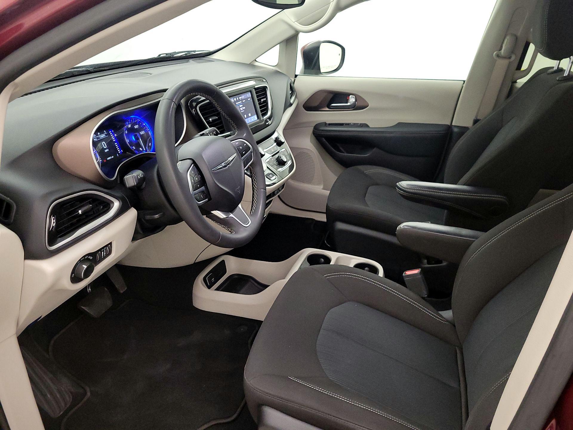 Thumbnail: 2023 Chrysler Voyager - 11