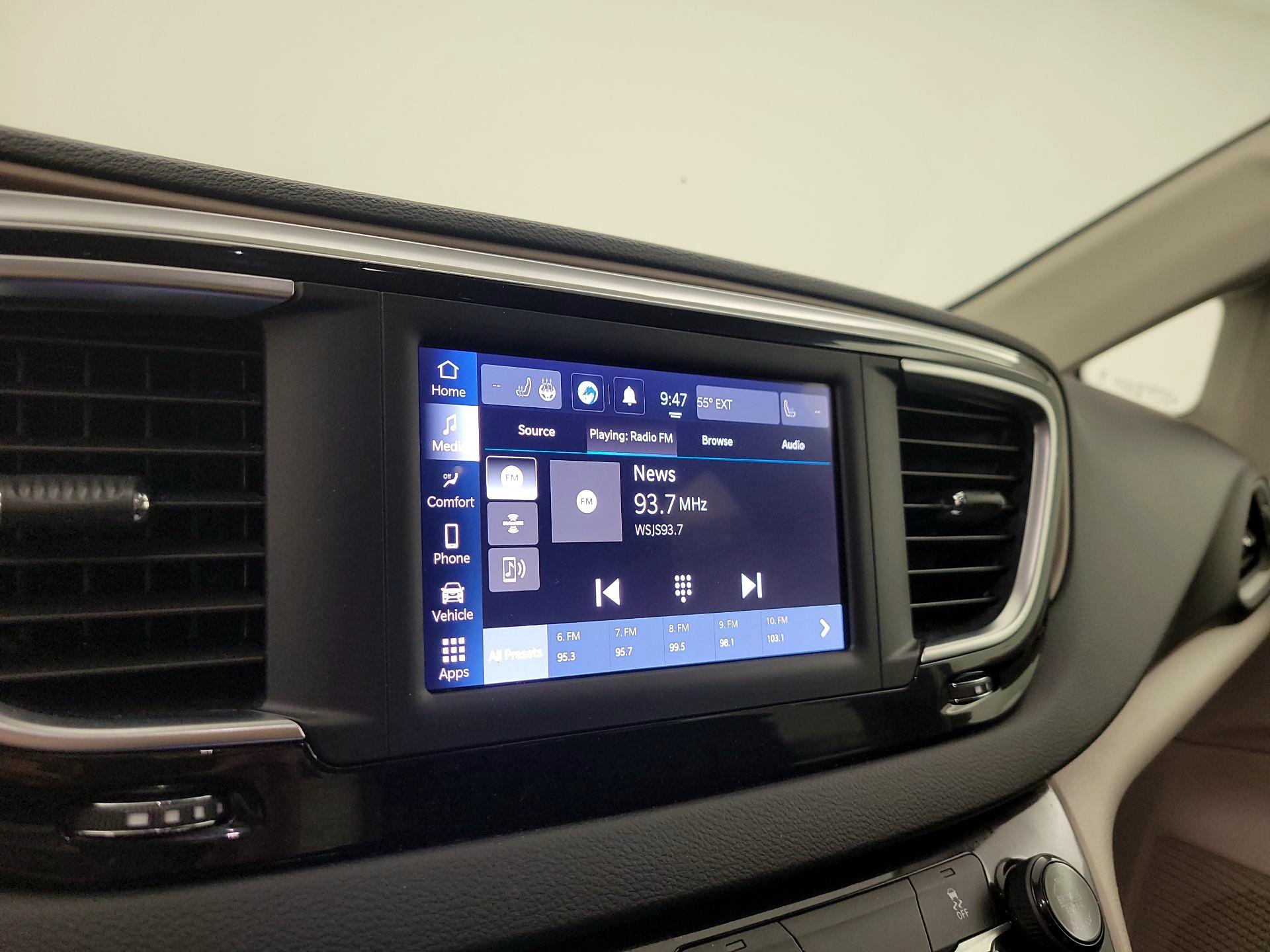 Thumbnail: 2023 Chrysler Voyager - 15