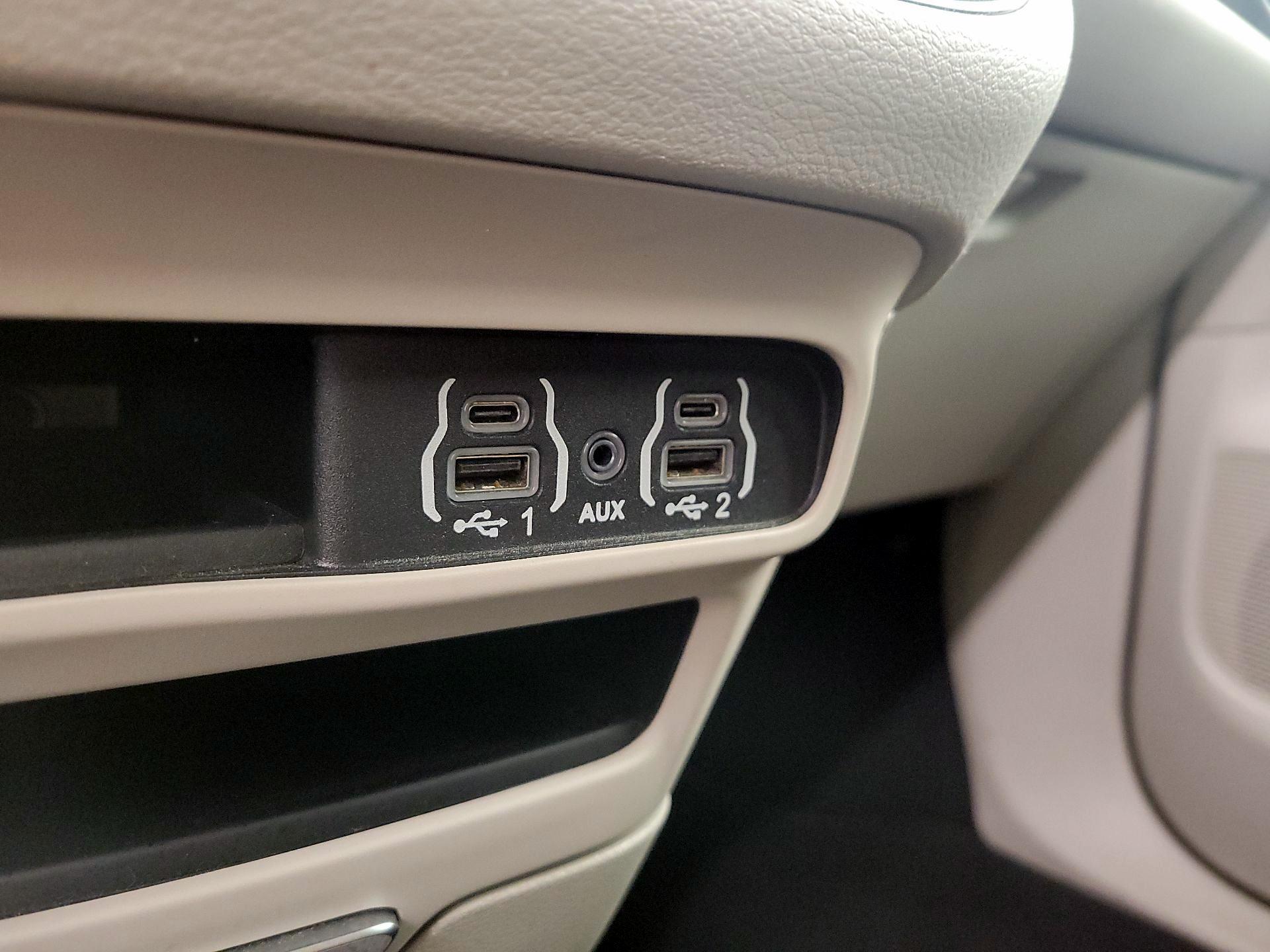 Thumbnail: 2023 Chrysler Voyager - 18