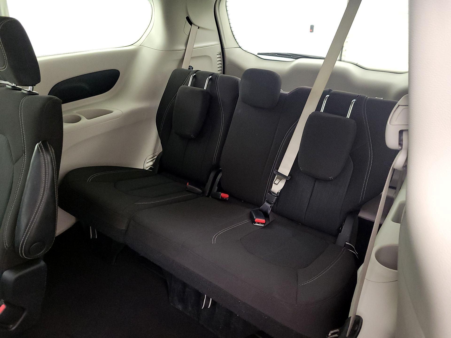 Thumbnail: 2023 Chrysler Voyager - 20