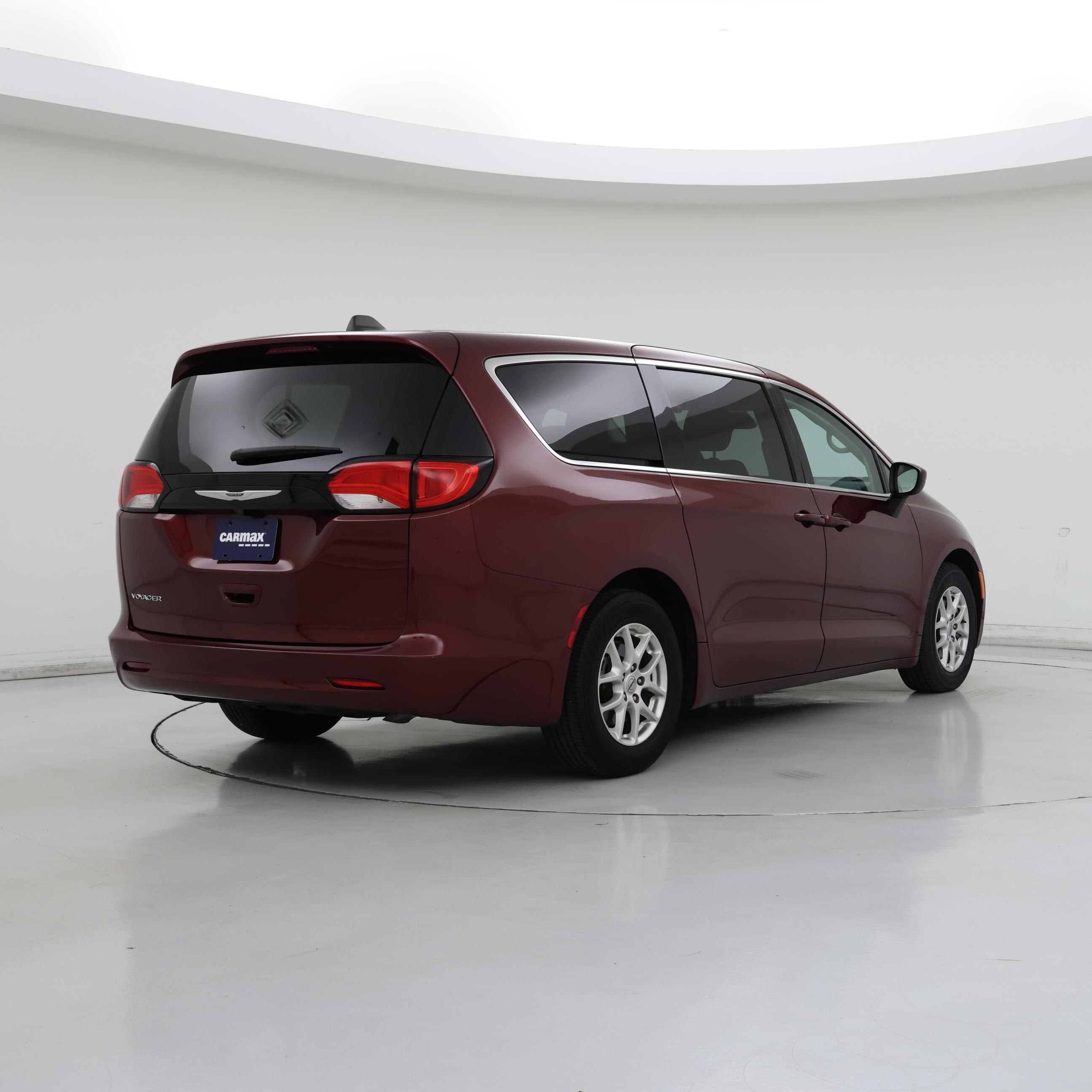 Thumbnail: 2023 Chrysler Voyager - 8