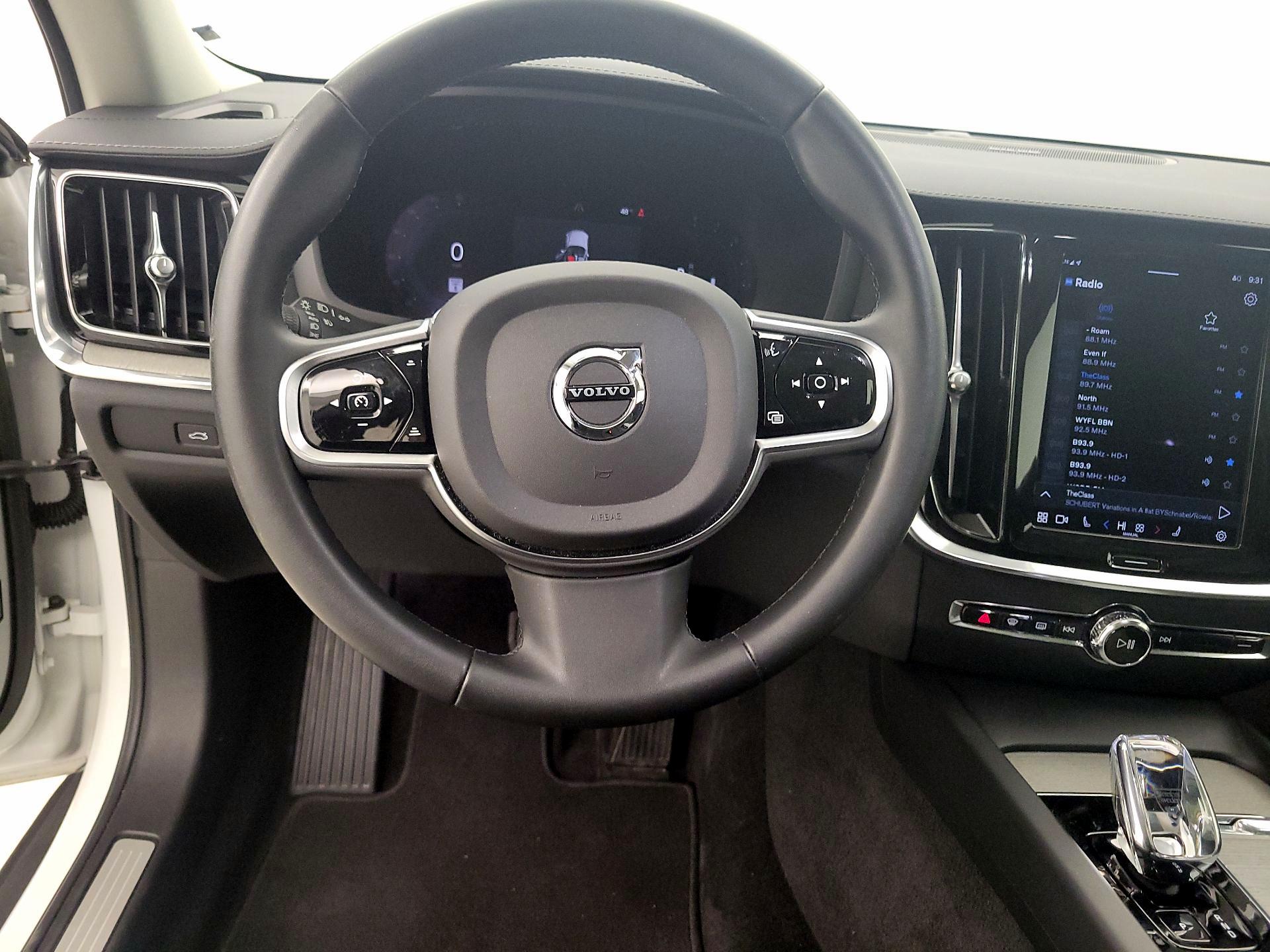 Thumbnail: 2023 Volvo S60 - 10