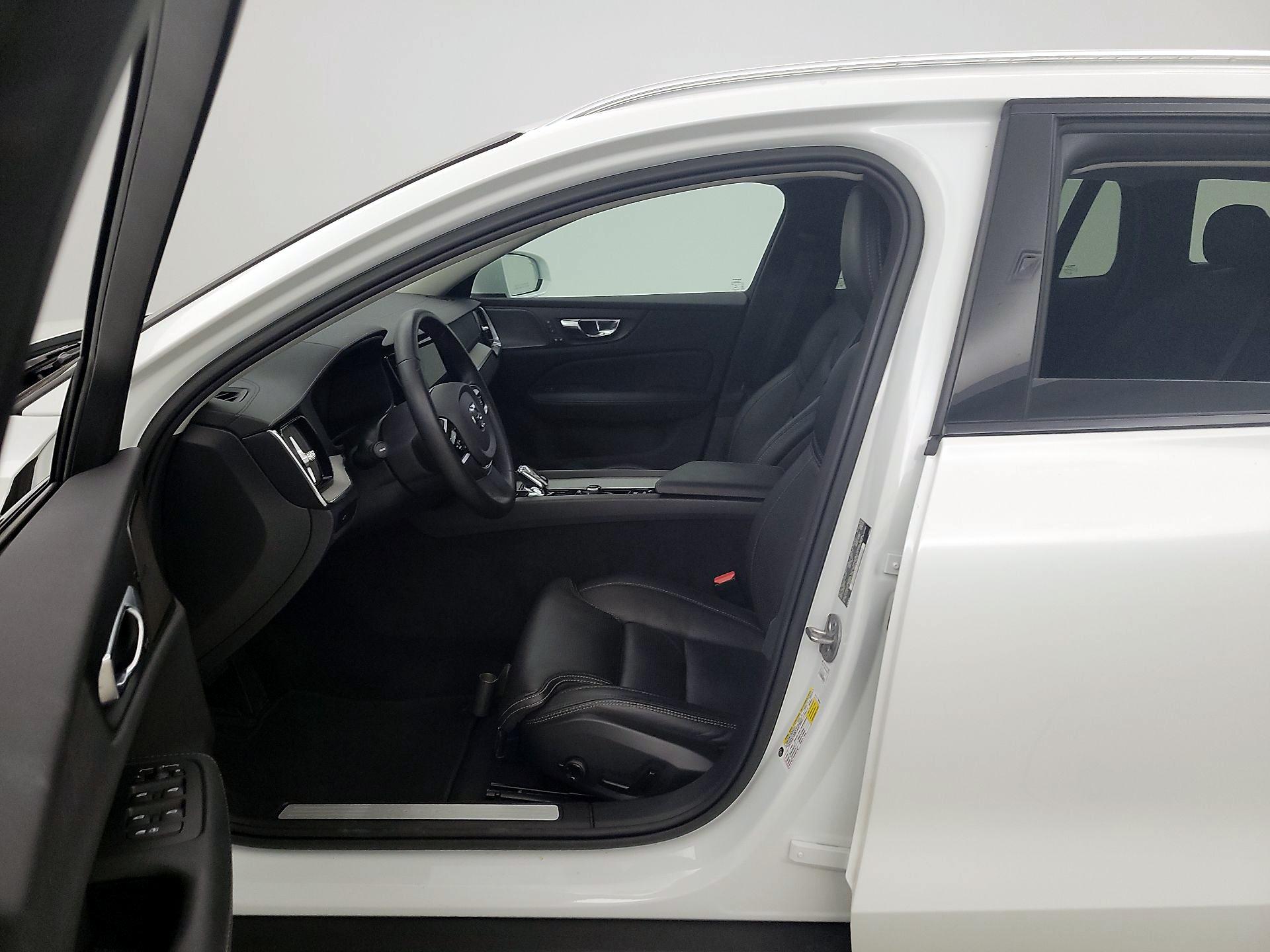 Thumbnail: 2023 Volvo S60 - 11