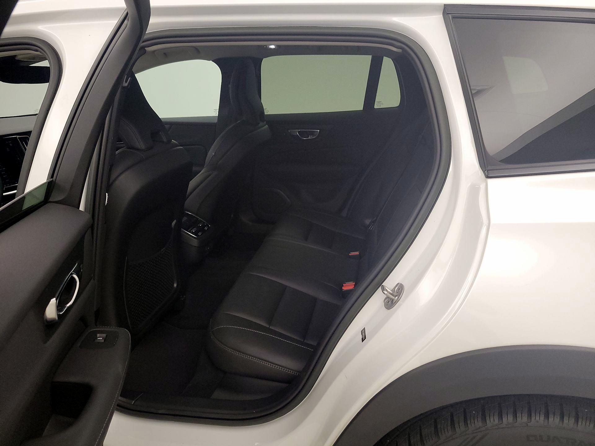 Thumbnail: 2023 Volvo S60 - 18