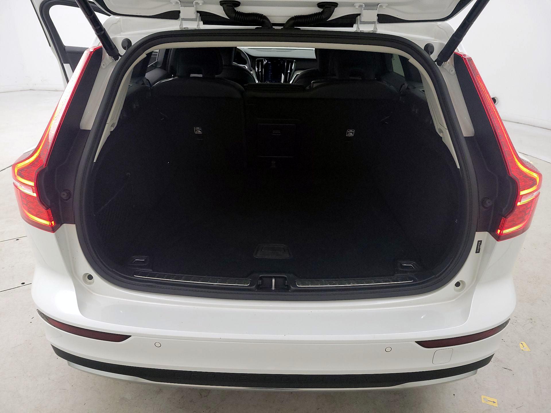 Thumbnail: 2023 Volvo S60 - 19