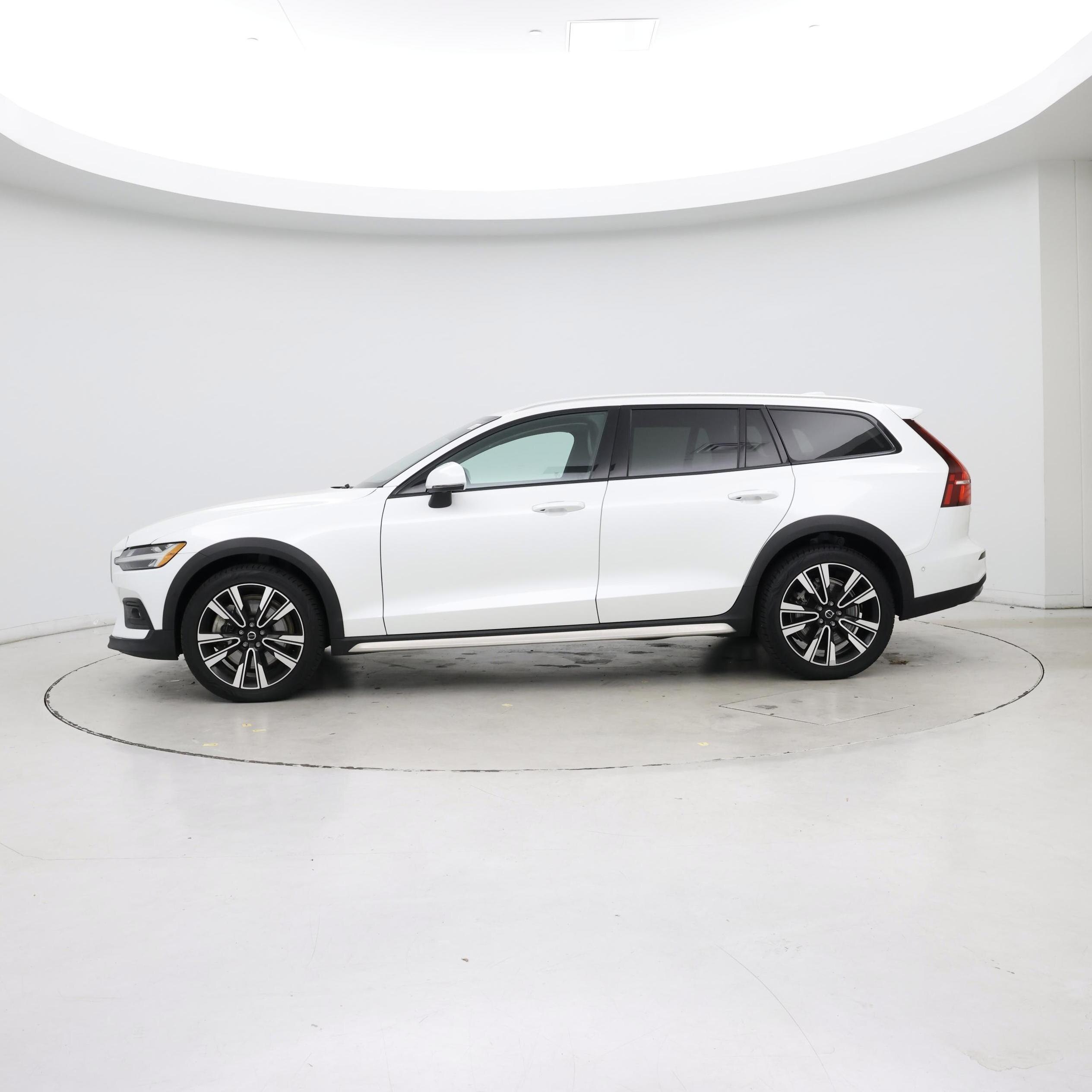 Thumbnail: 2023 Volvo S60 - 3