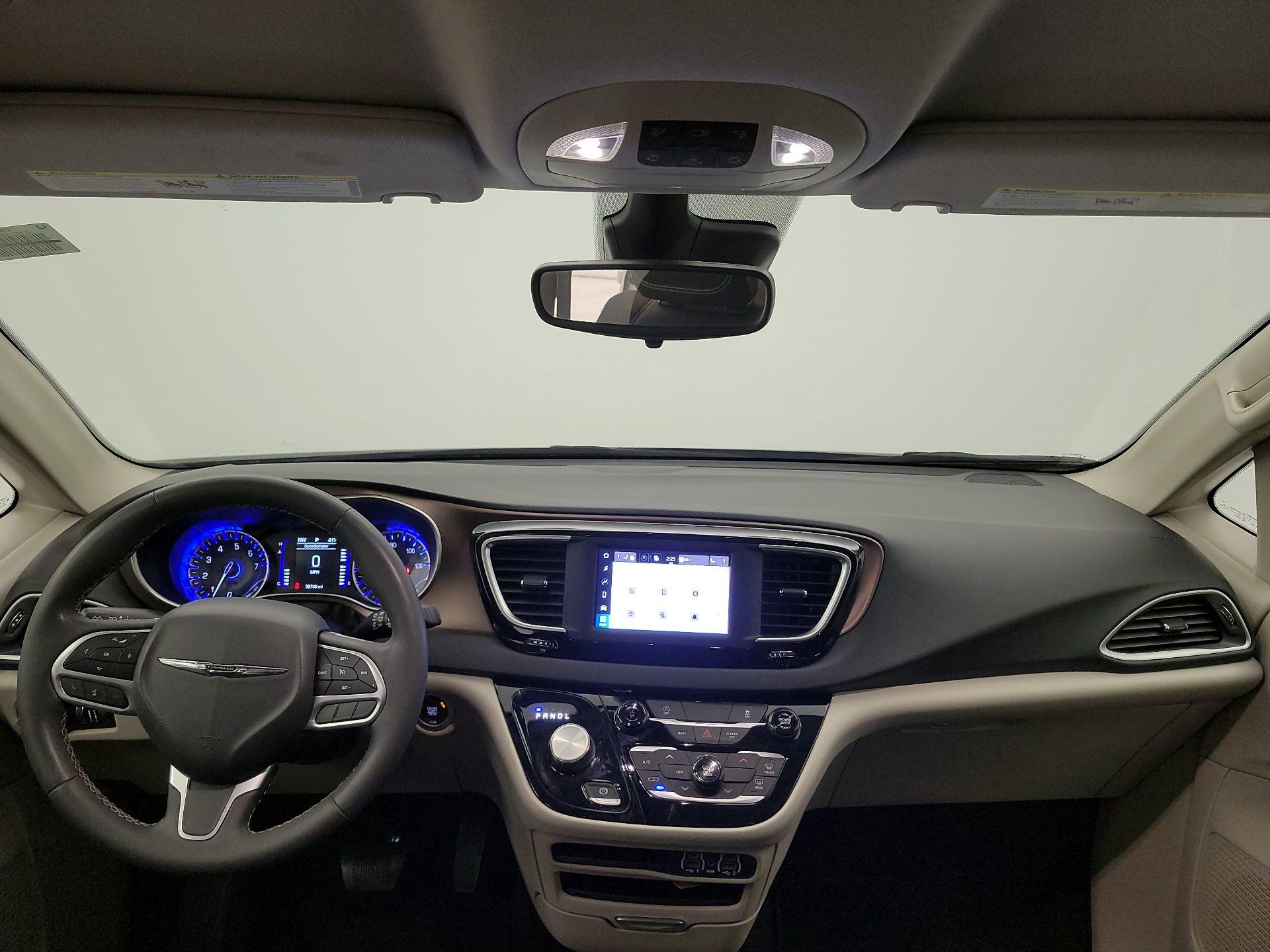 Thumbnail: 2023 Chrysler Voyager - 9