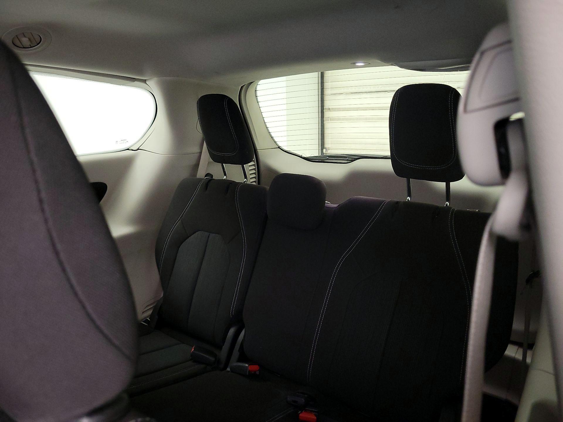 Thumbnail: 2023 Chrysler Voyager - 20