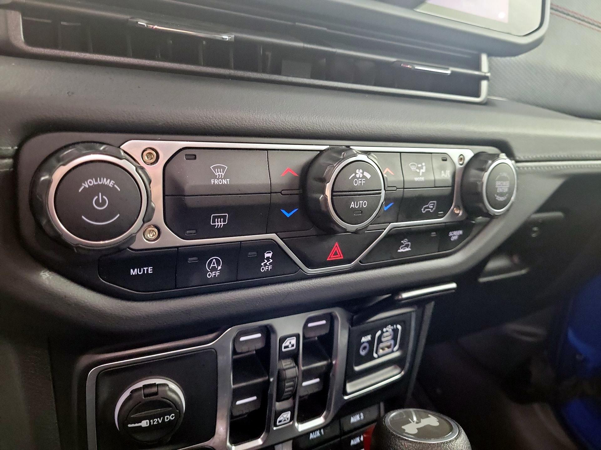 Thumbnail: 2025 Jeep Wrangler - 14