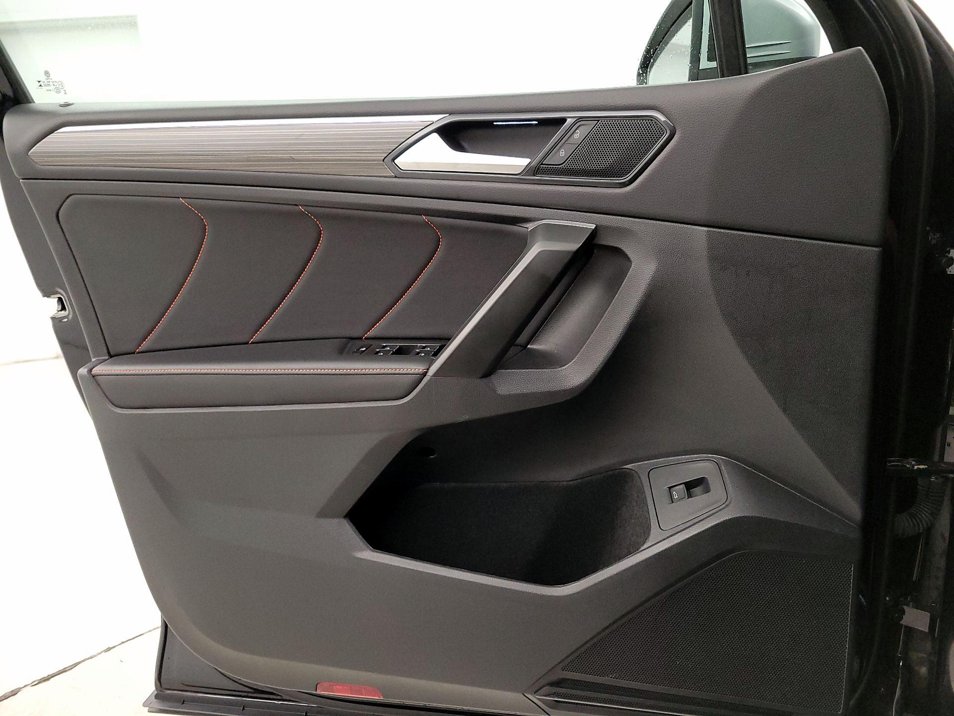 Thumbnail: 2024 Volkswagen Tiguan - 12