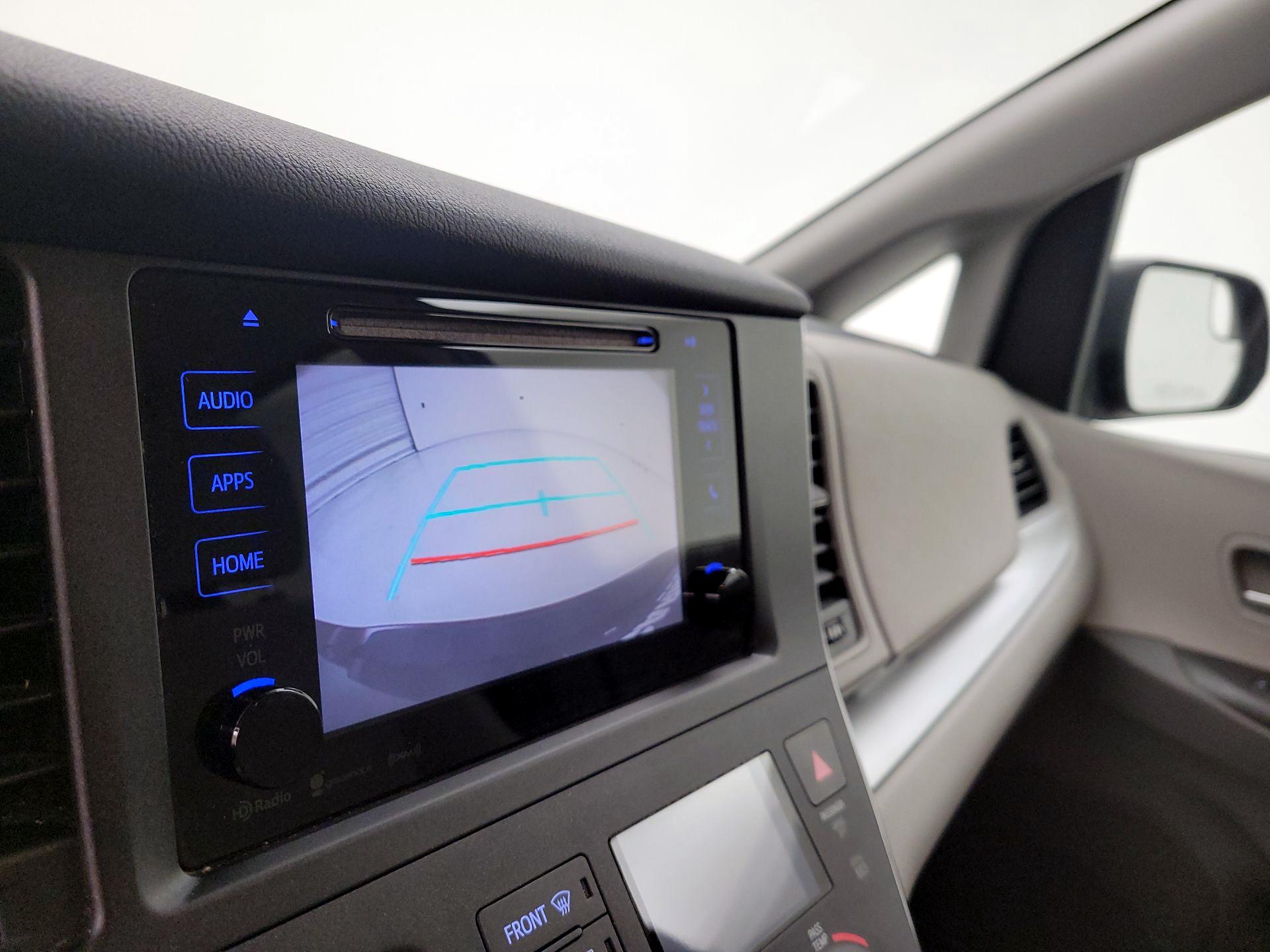 Thumbnail: 2017 Toyota Sienna - 14