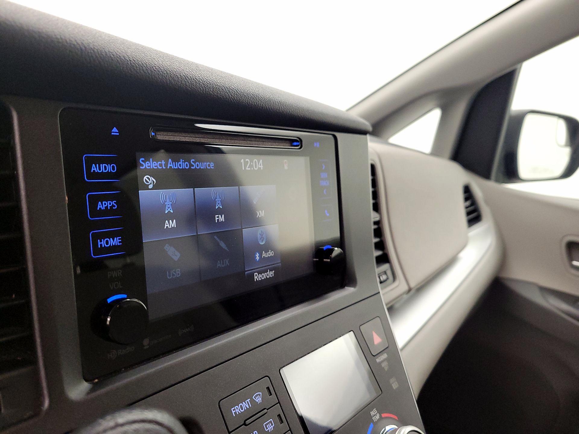 Thumbnail: 2017 Toyota Sienna - 15