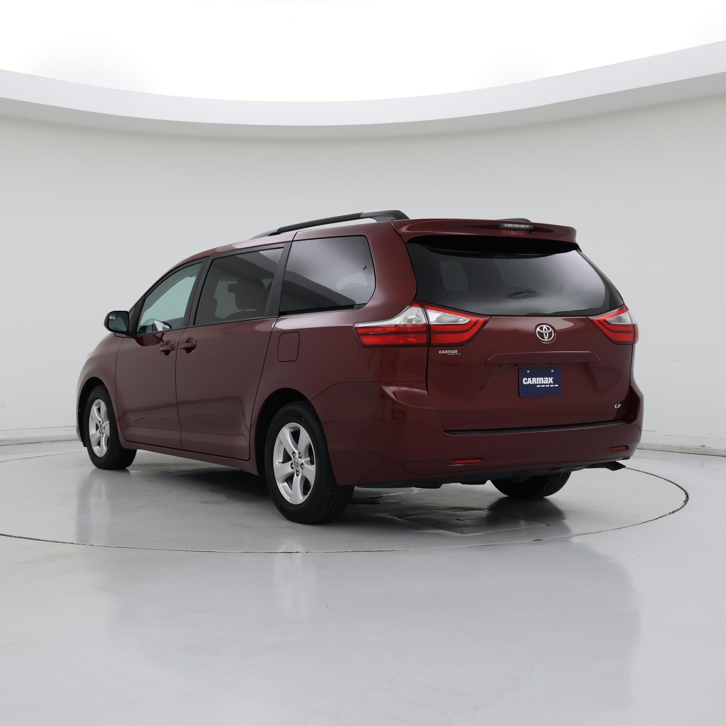 Thumbnail: 2017 Toyota Sienna - 2