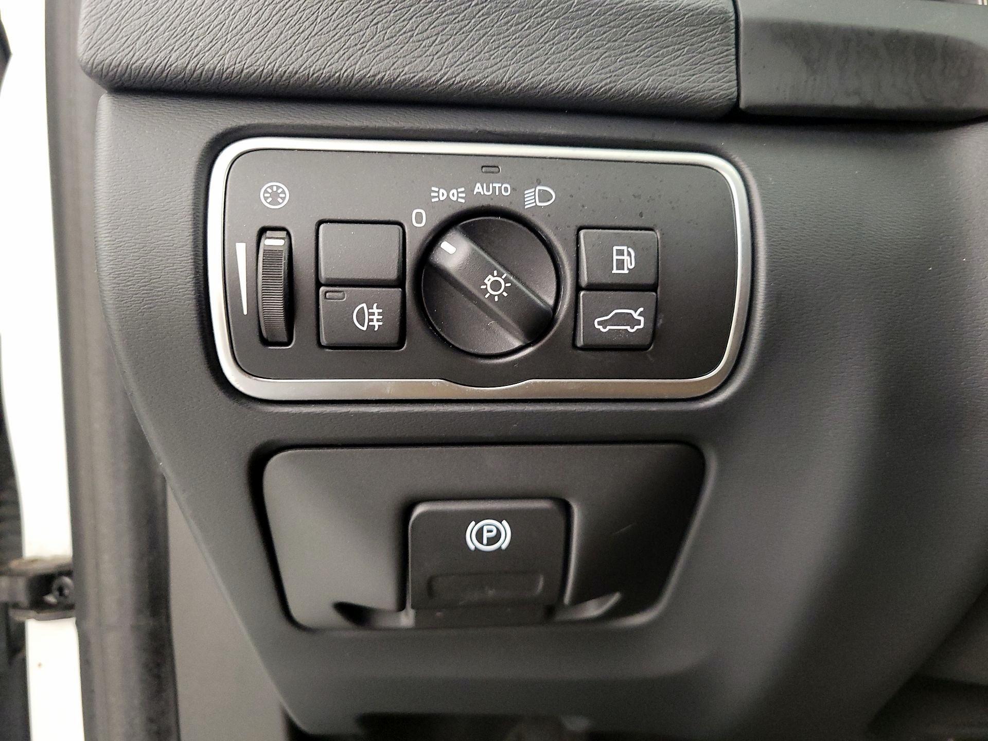 Thumbnail: 2017 Volvo S60 - 13