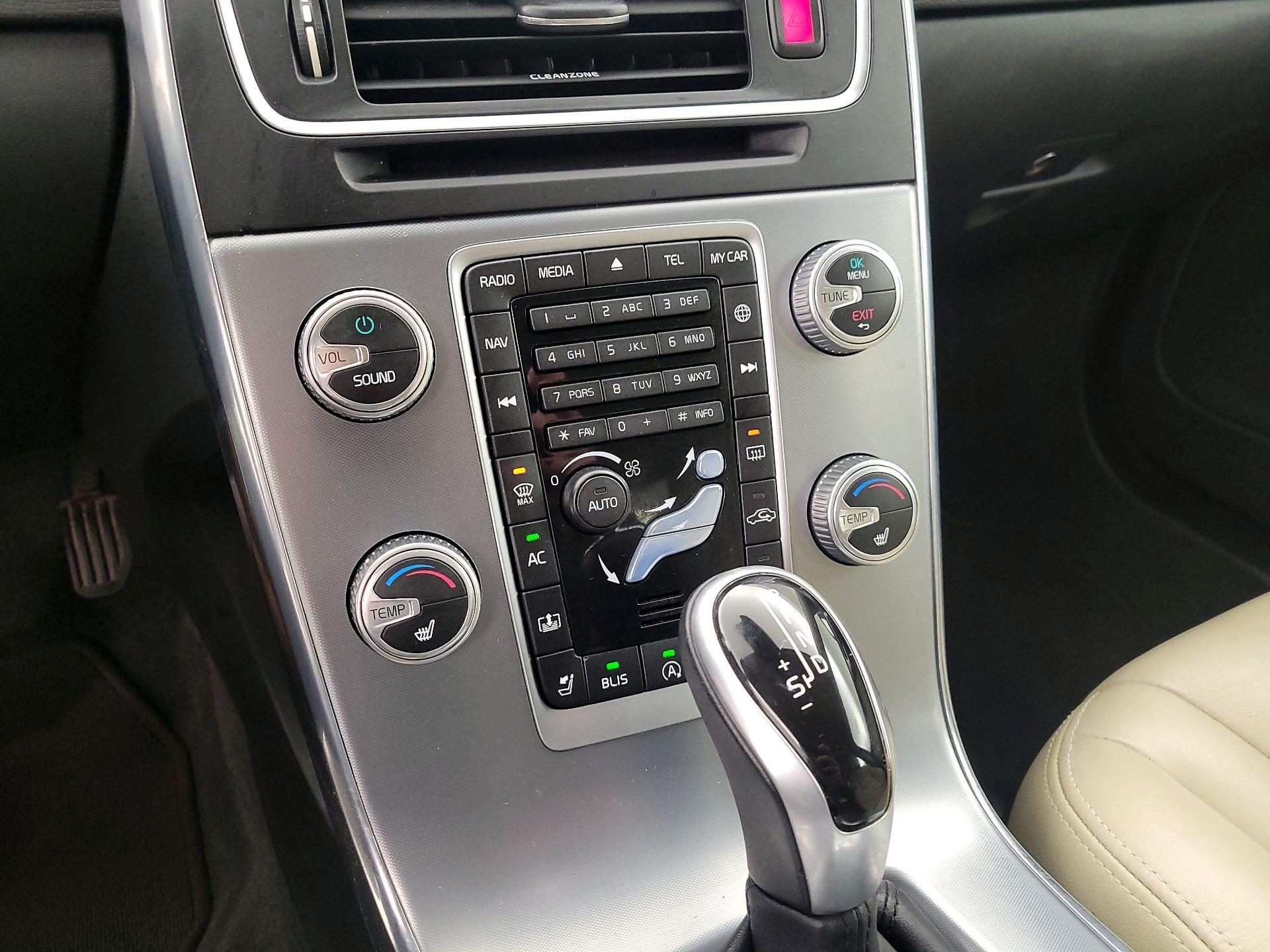 Thumbnail: 2017 Volvo S60 - 16