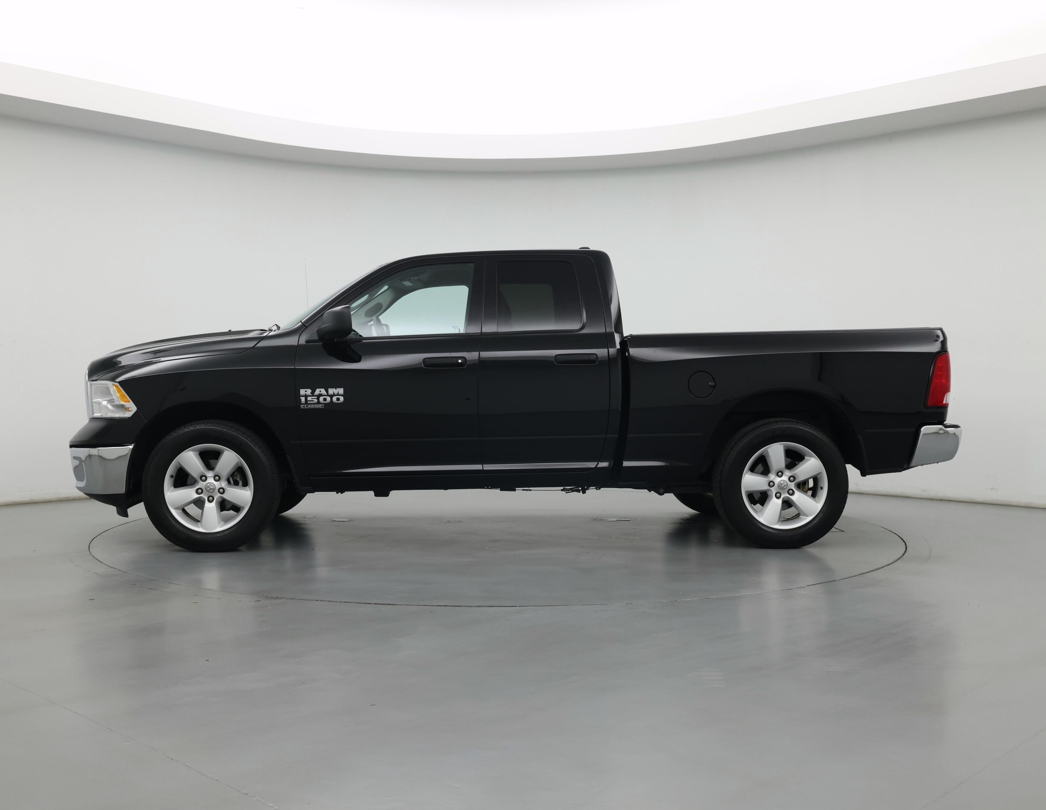 Thumbnail: 2024 RAM 1500 Classic - 3