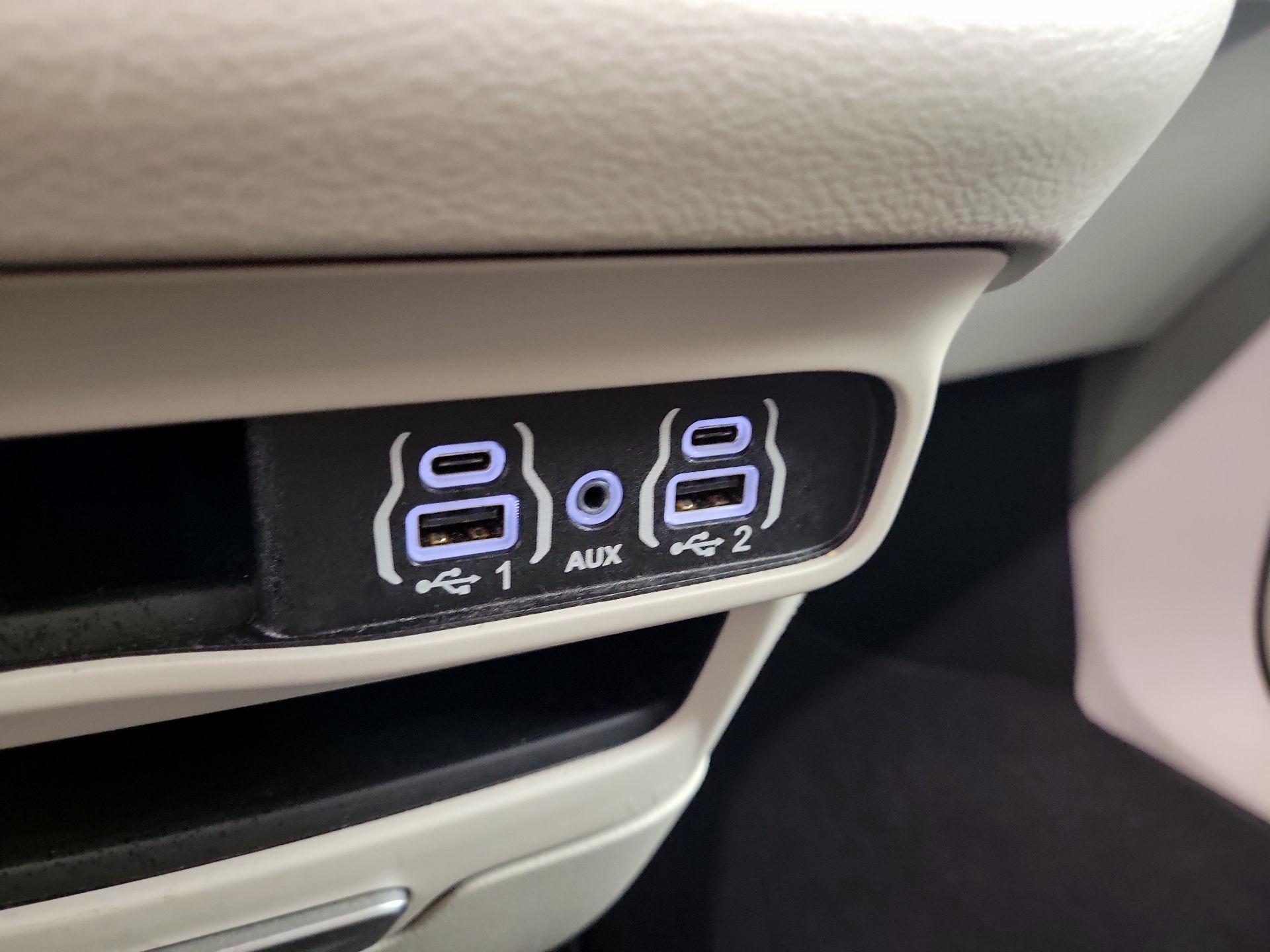 Thumbnail: 2024 Chrysler Pacifica - 16