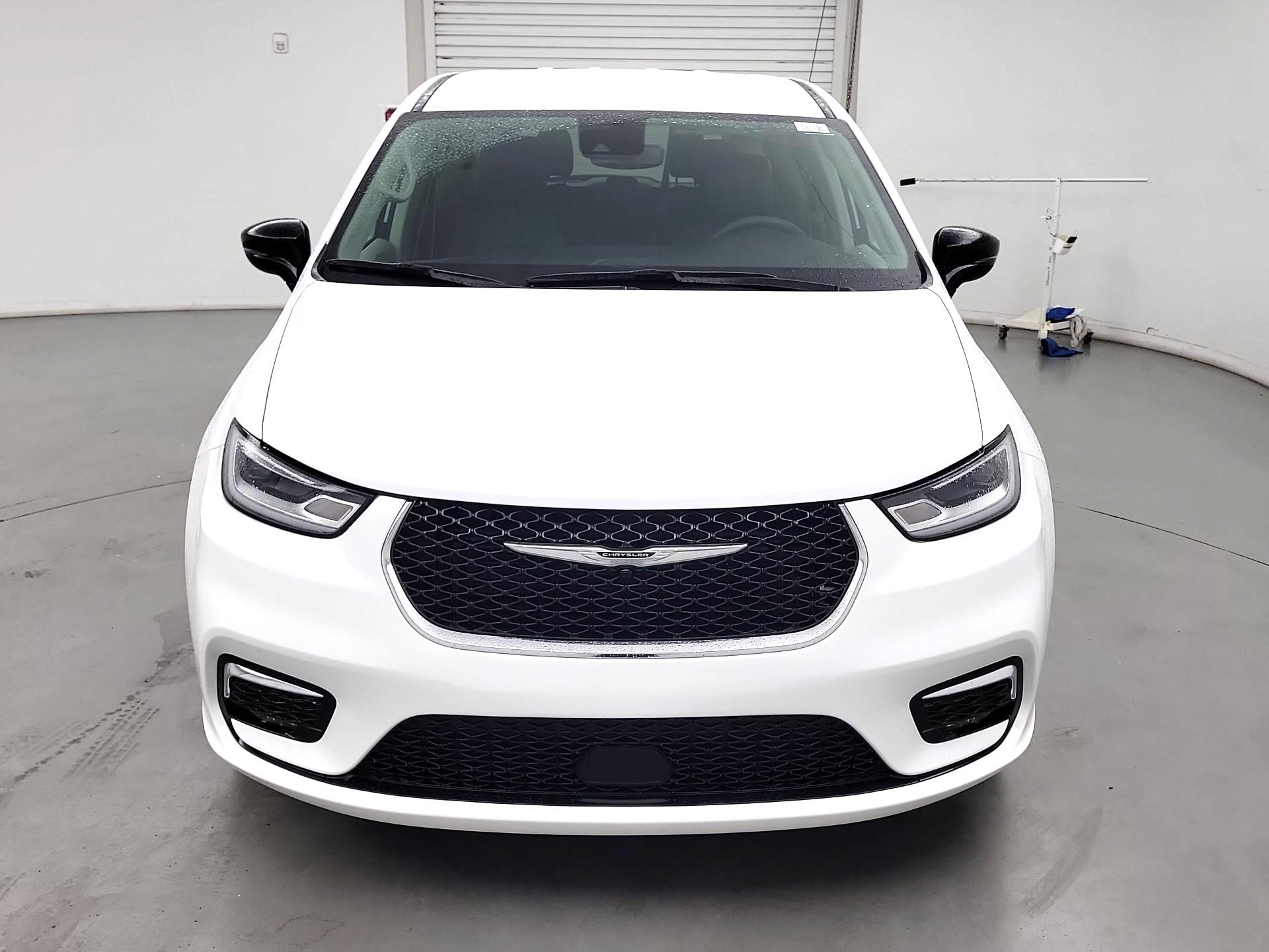 Thumbnail: 2024 Chrysler Pacifica - 2