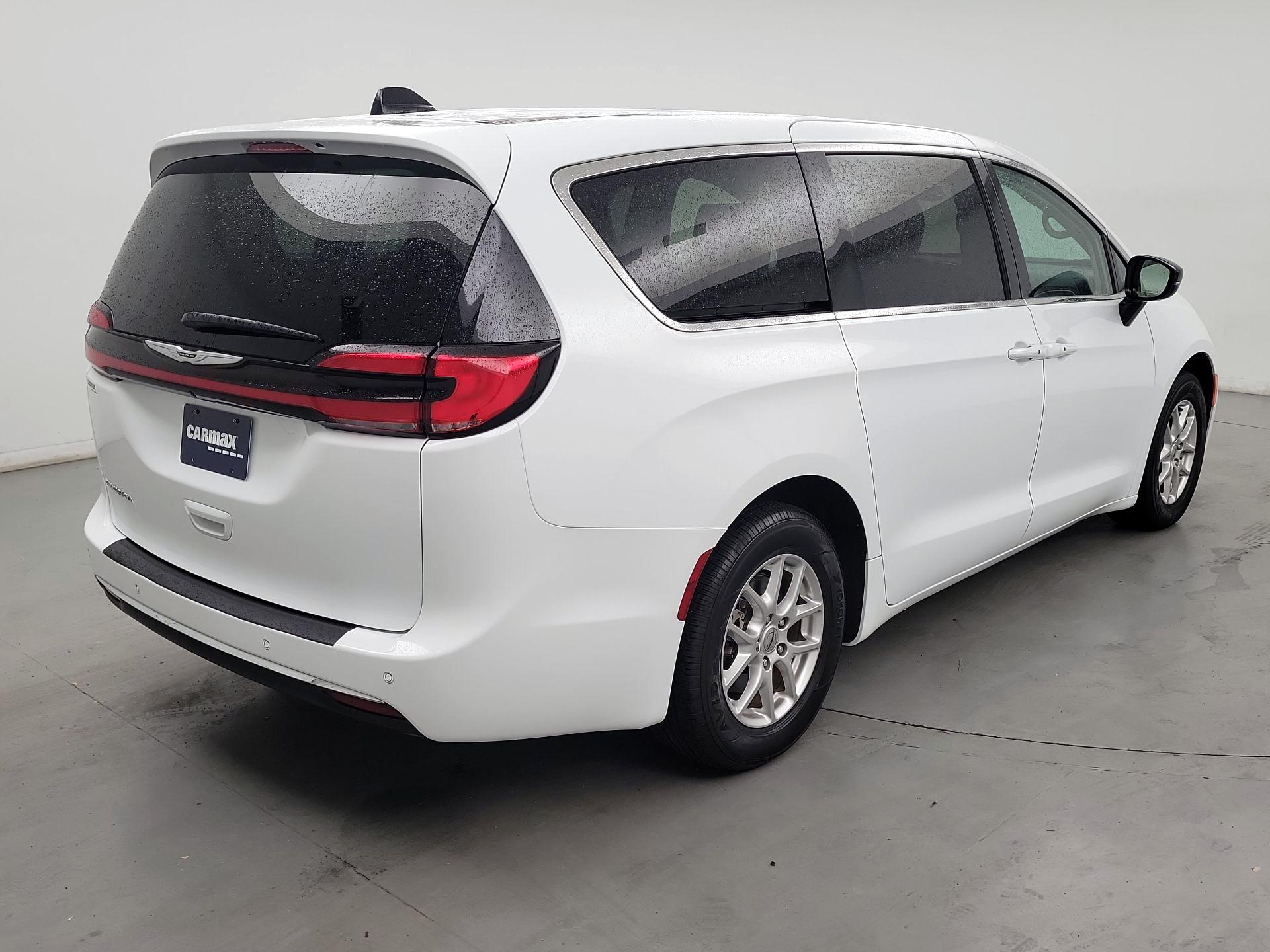 Thumbnail: 2024 Chrysler Pacifica - 5