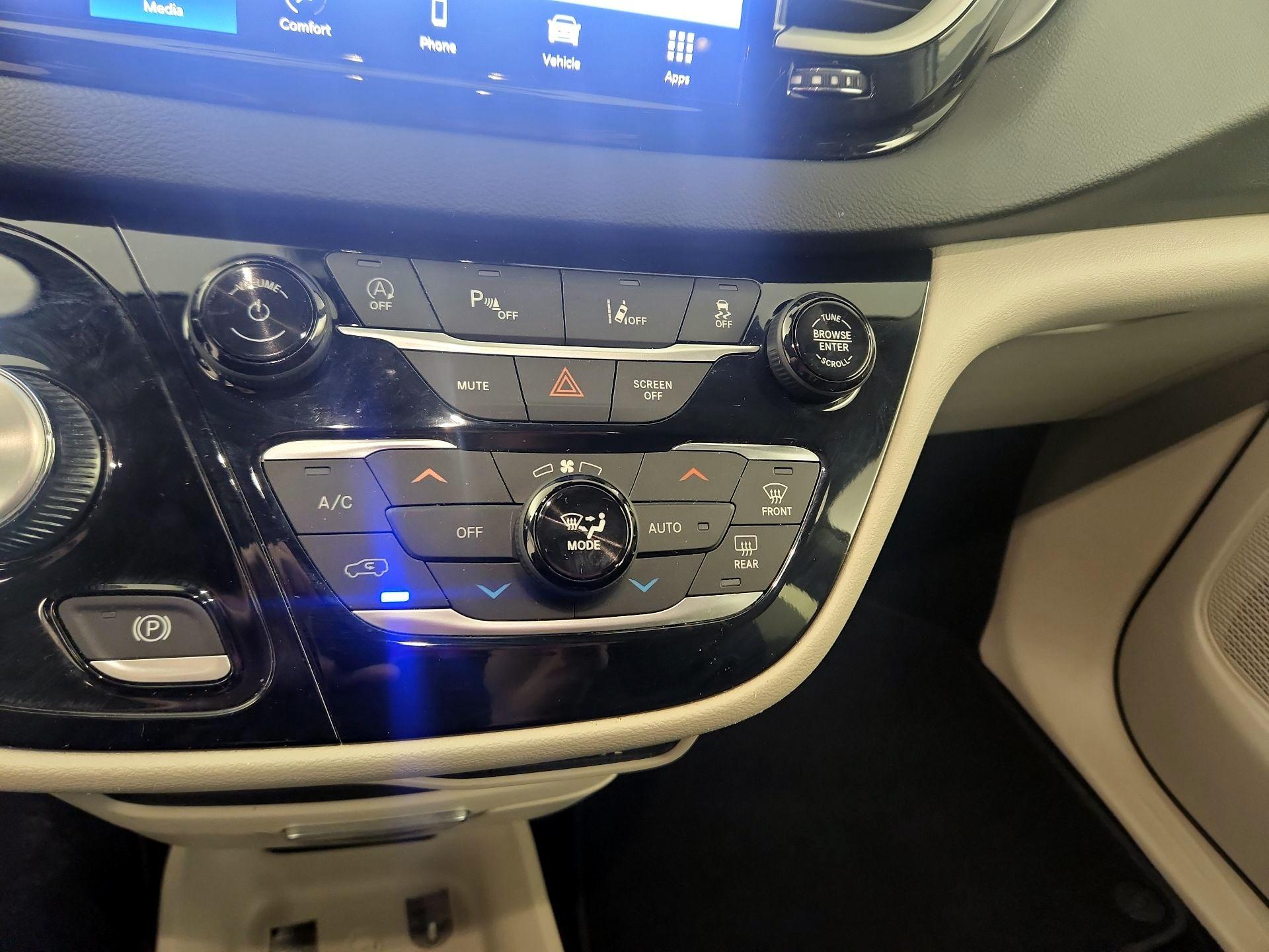 Thumbnail: 2023 Chrysler Pacifica - 14