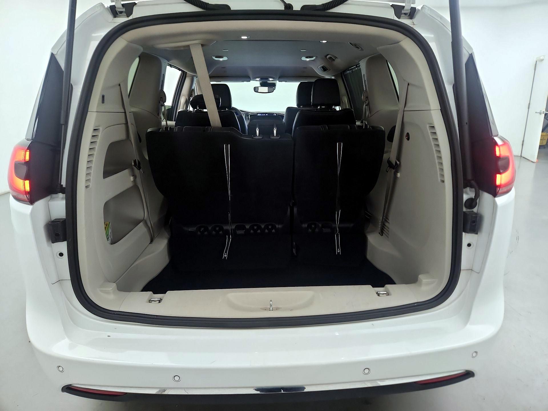 Thumbnail: 2023 Chrysler Pacifica - 19