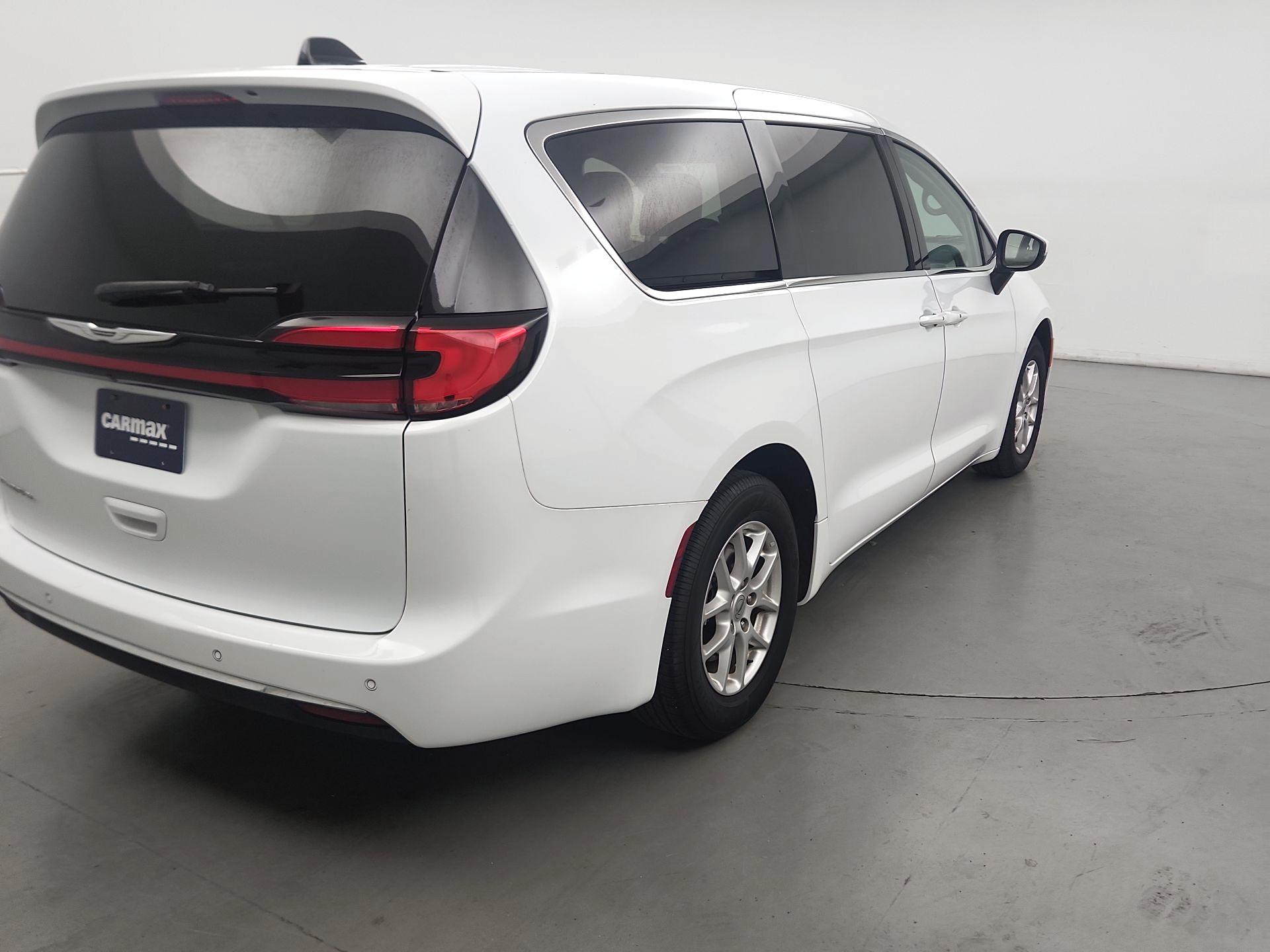 Thumbnail: 2023 Chrysler Pacifica - 5