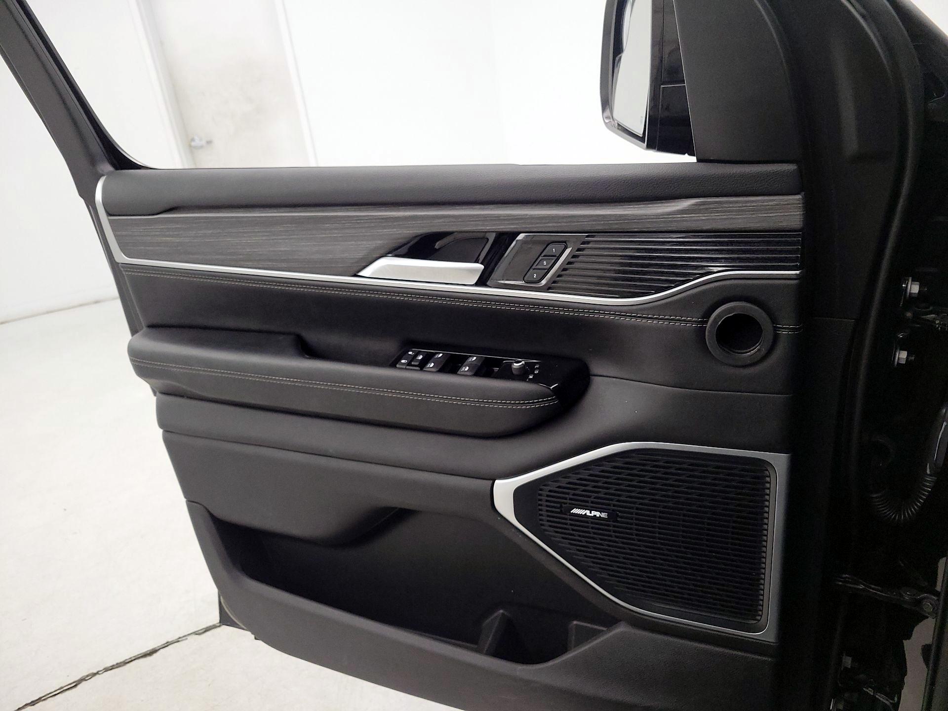 Thumbnail: 2024 Jeep Wagoneer - 12