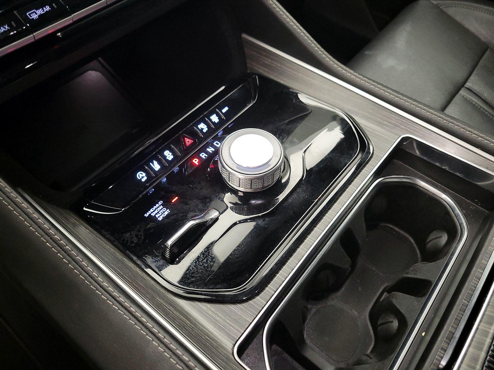 Thumbnail: 2024 Jeep Wagoneer - 17