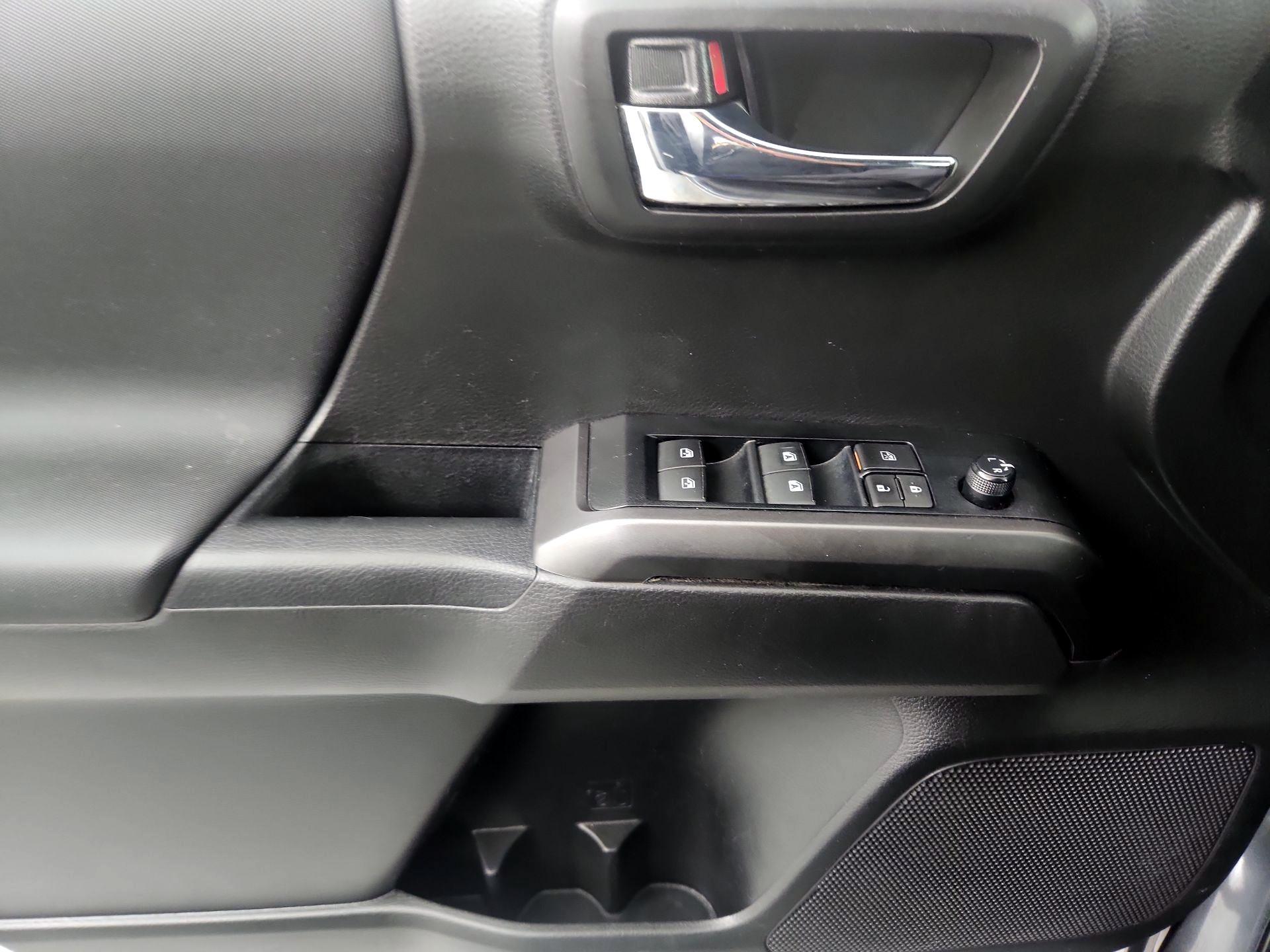 Thumbnail: 2023 Toyota Tacoma - 10