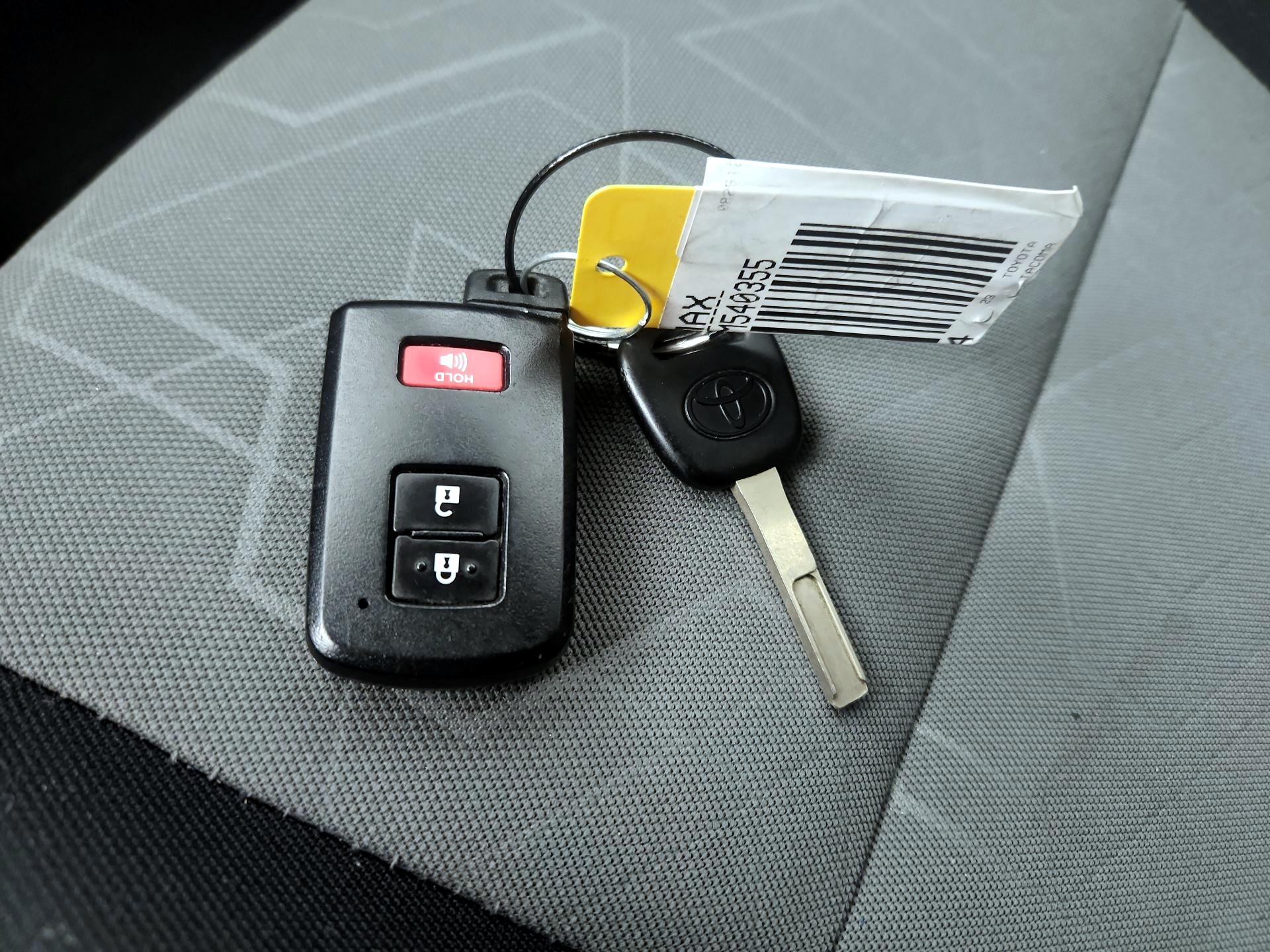 Thumbnail: 2023 Toyota Tacoma - 20