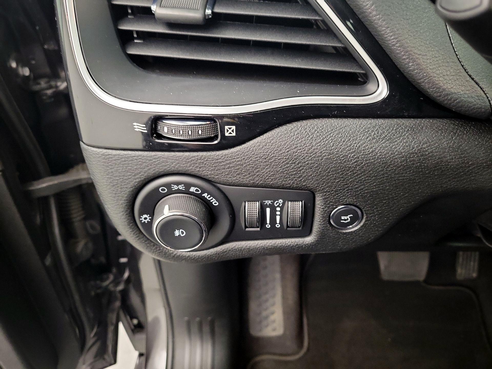 Thumbnail: 2023 Jeep Cherokee - 11