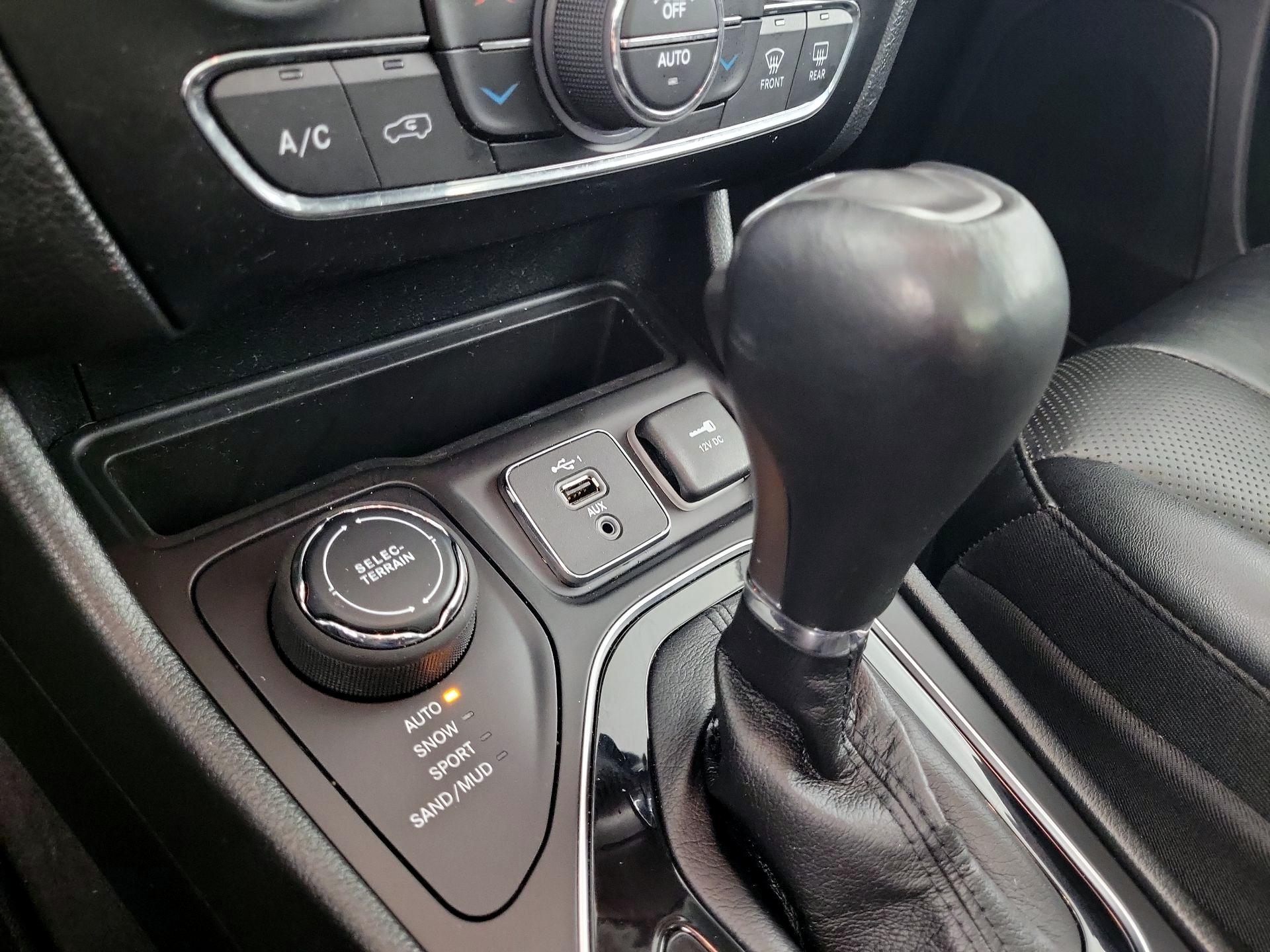 Thumbnail: 2023 Jeep Cherokee - 17