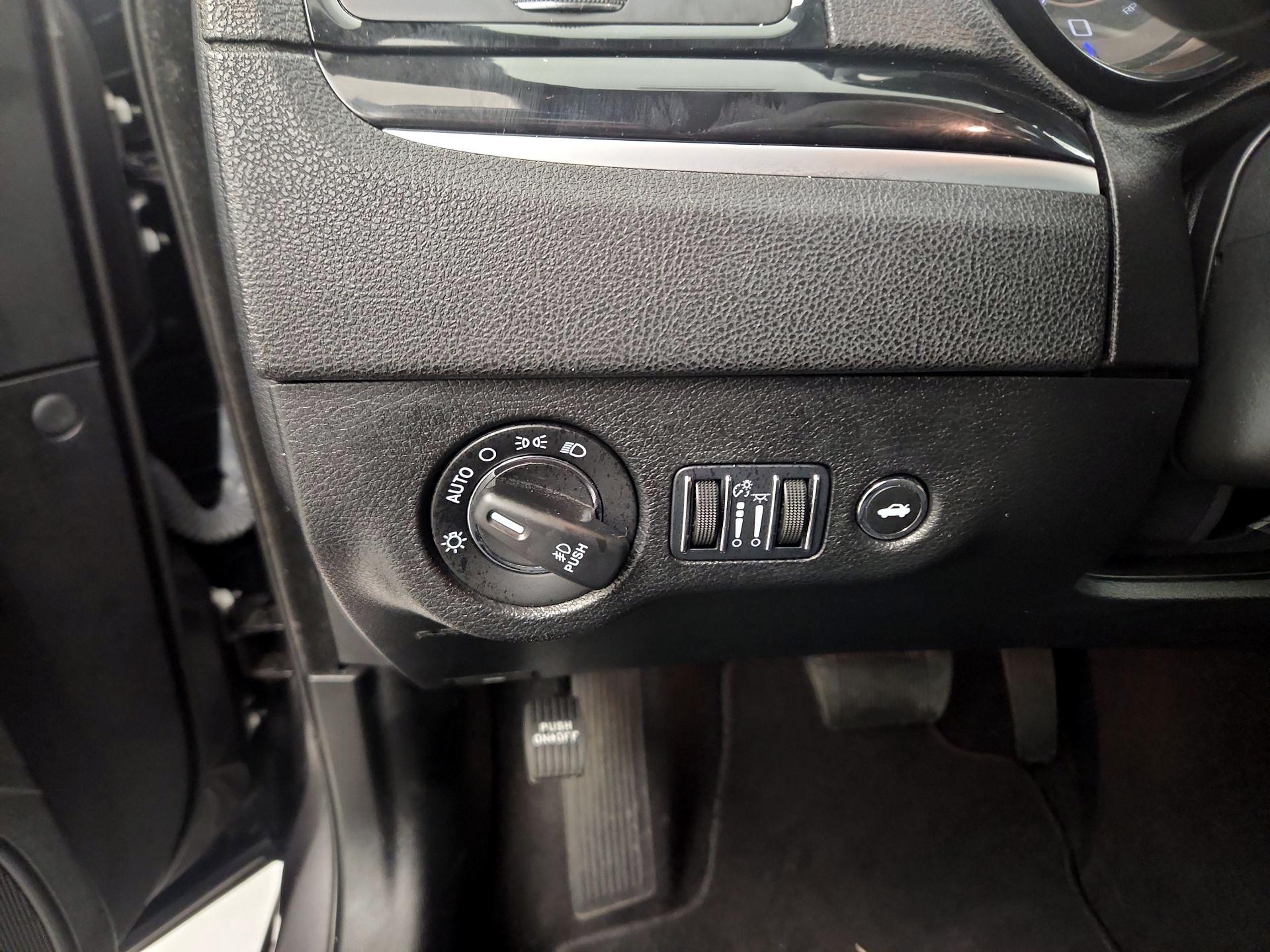 Thumbnail: 2023 Chrysler 300 - 11