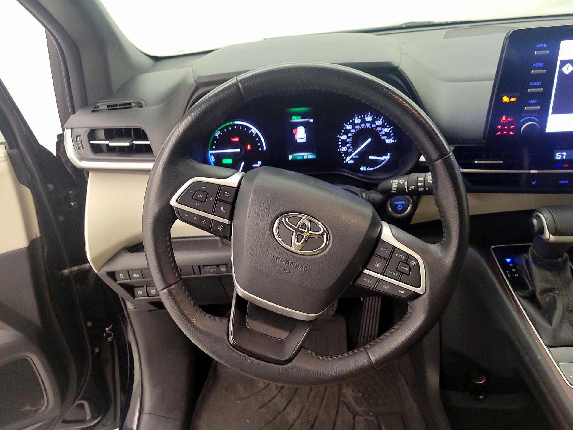 Thumbnail: 2021 Toyota Sienna - 10