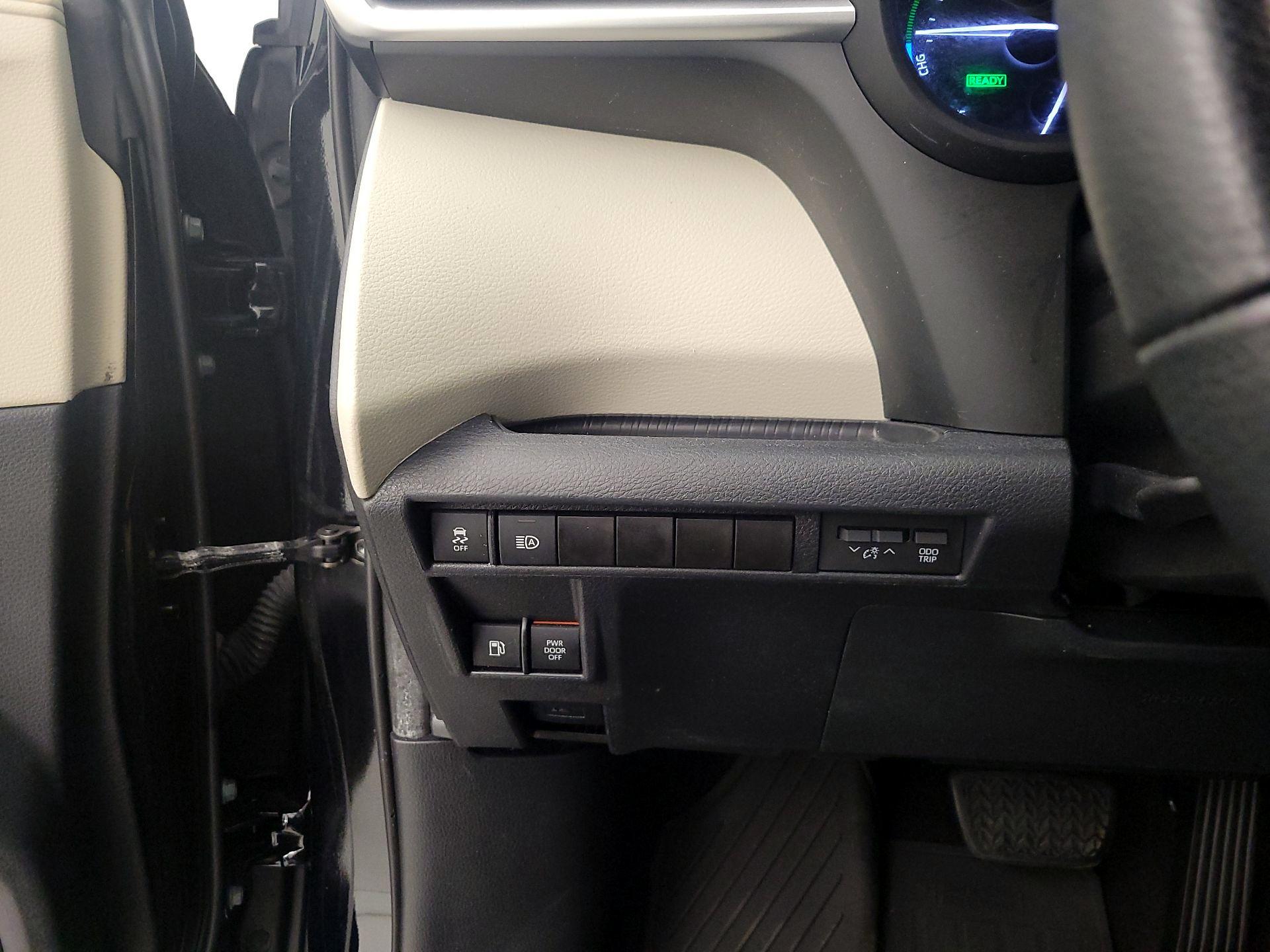 Thumbnail: 2021 Toyota Sienna - 13