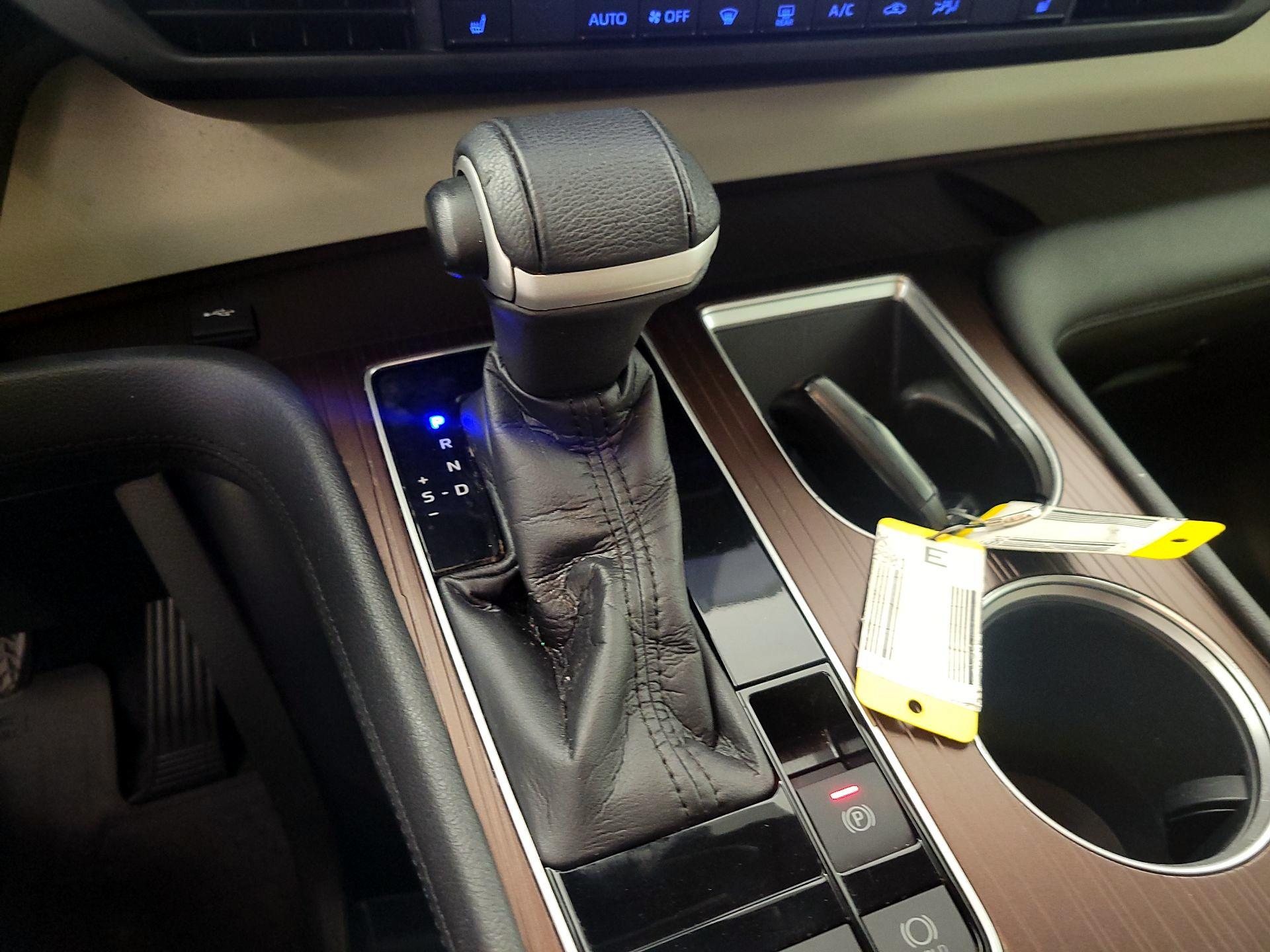 Thumbnail: 2021 Toyota Sienna - 17