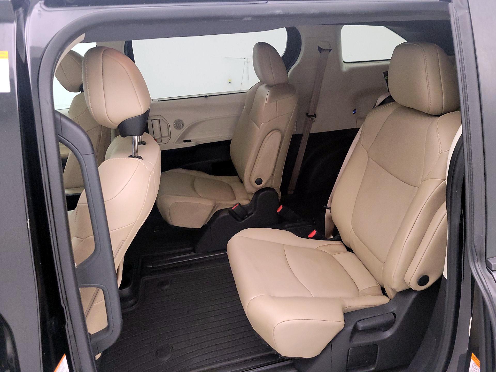 Thumbnail: 2021 Toyota Sienna - 20