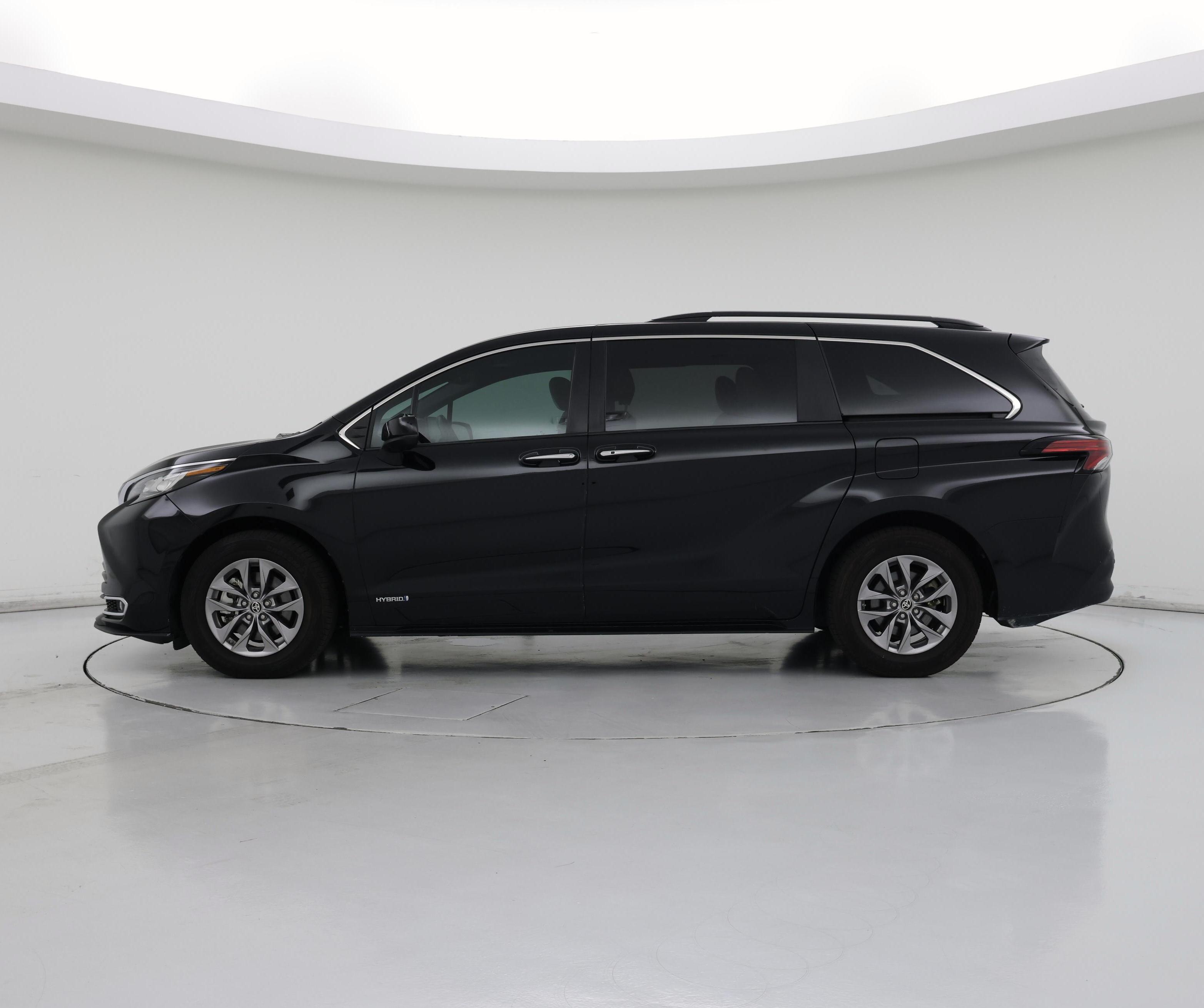 Thumbnail: 2021 Toyota Sienna - 3