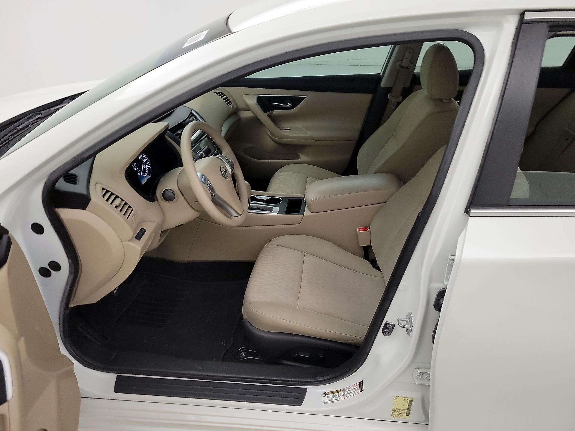 Thumbnail: 2017 Nissan Altima - 11