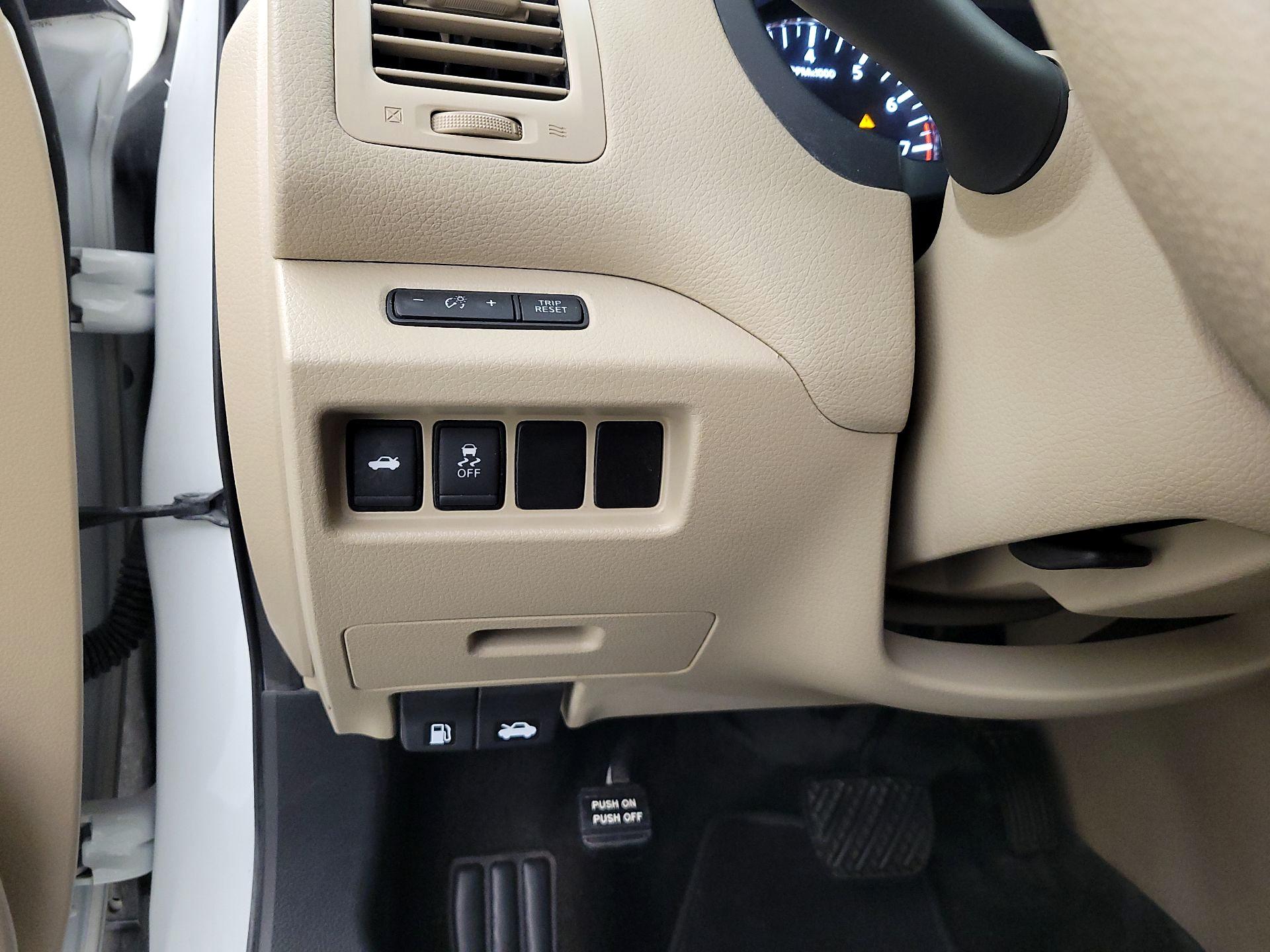 Thumbnail: 2017 Nissan Altima - 13