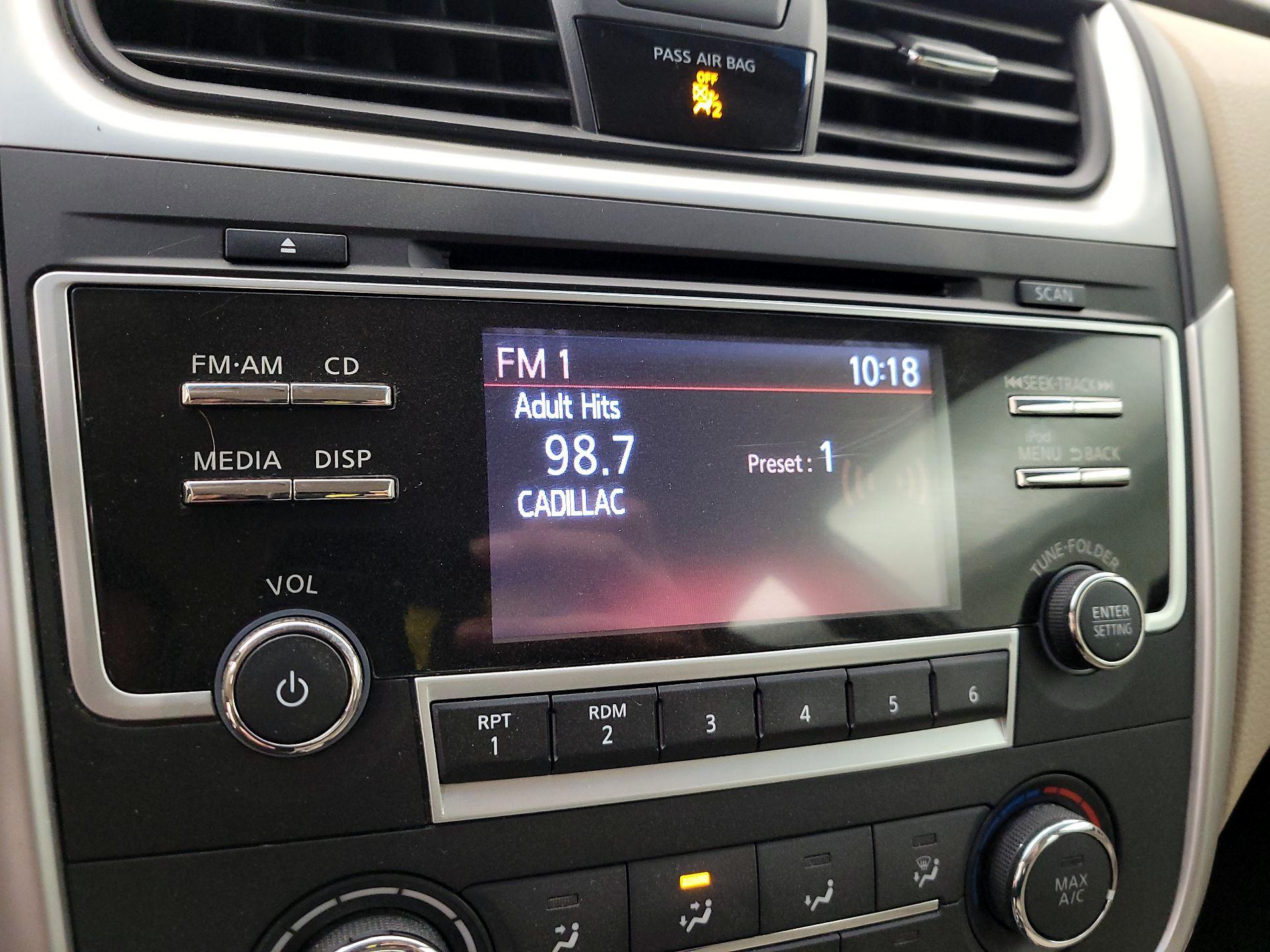 Thumbnail: 2017 Nissan Altima - 15