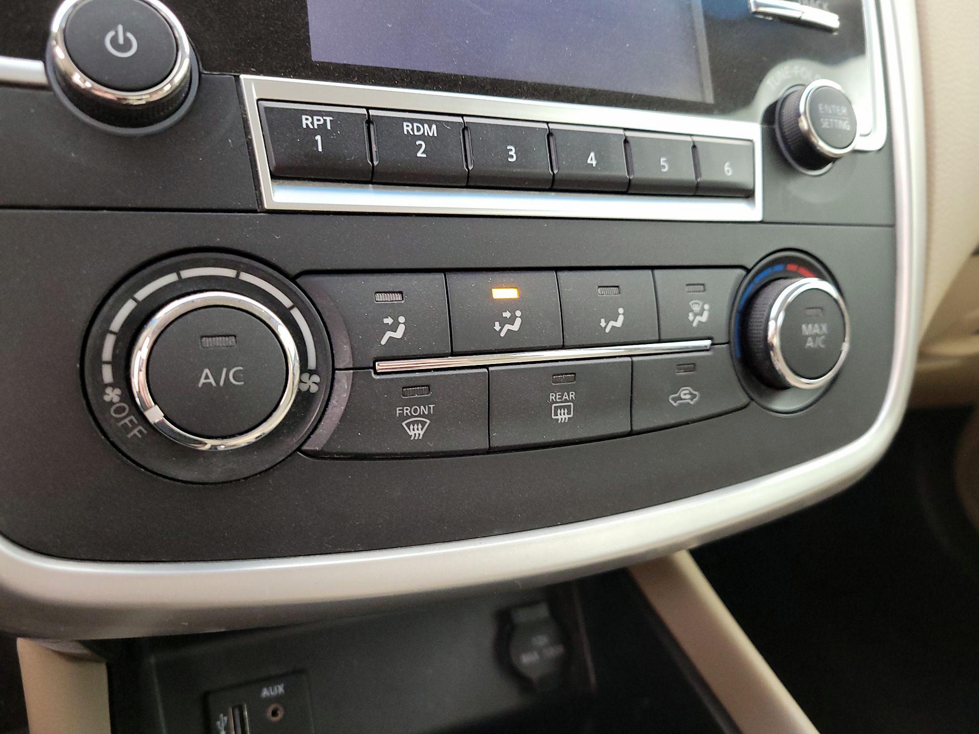 Thumbnail: 2017 Nissan Altima - 16