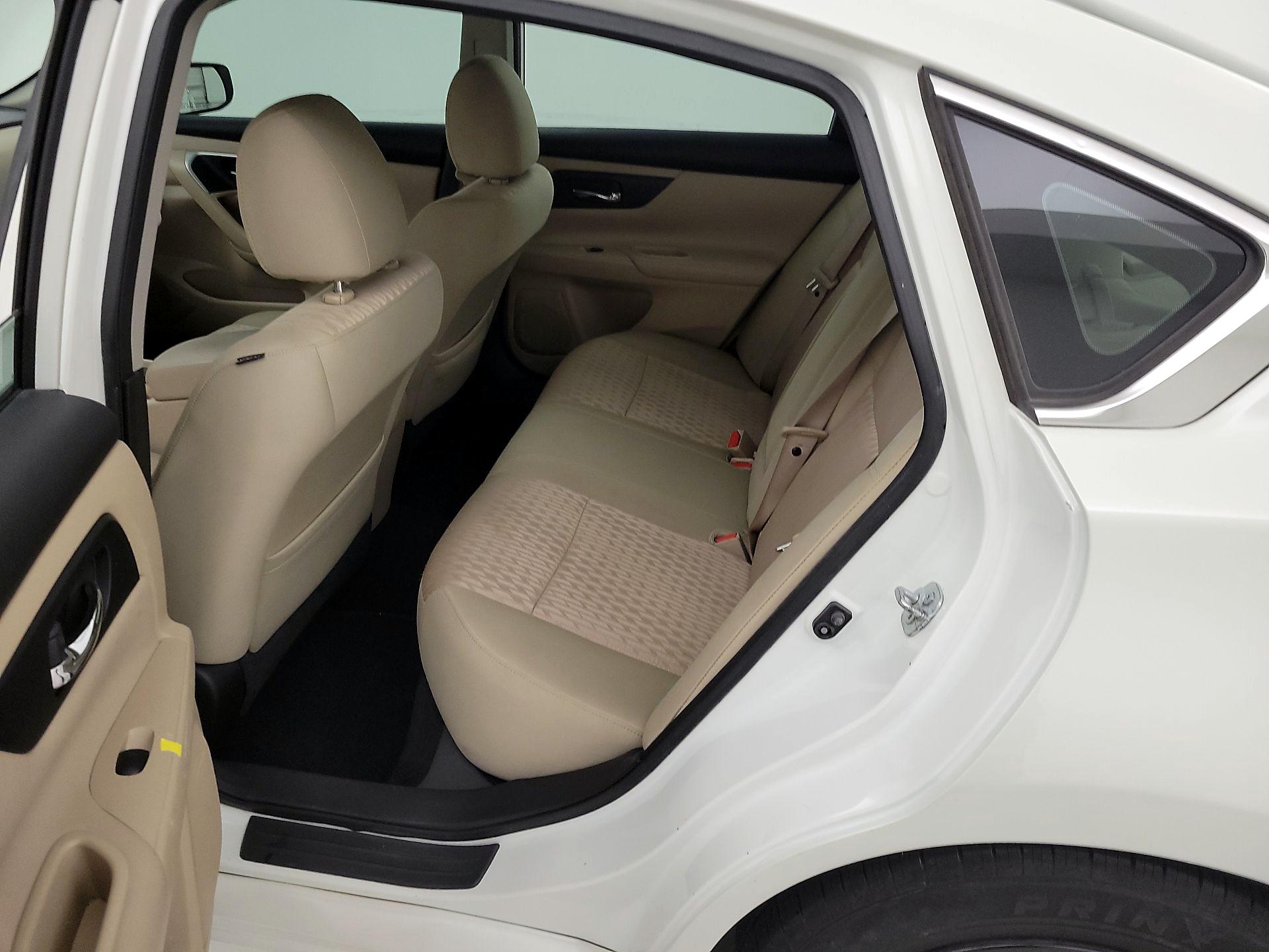 Thumbnail: 2017 Nissan Altima - 19