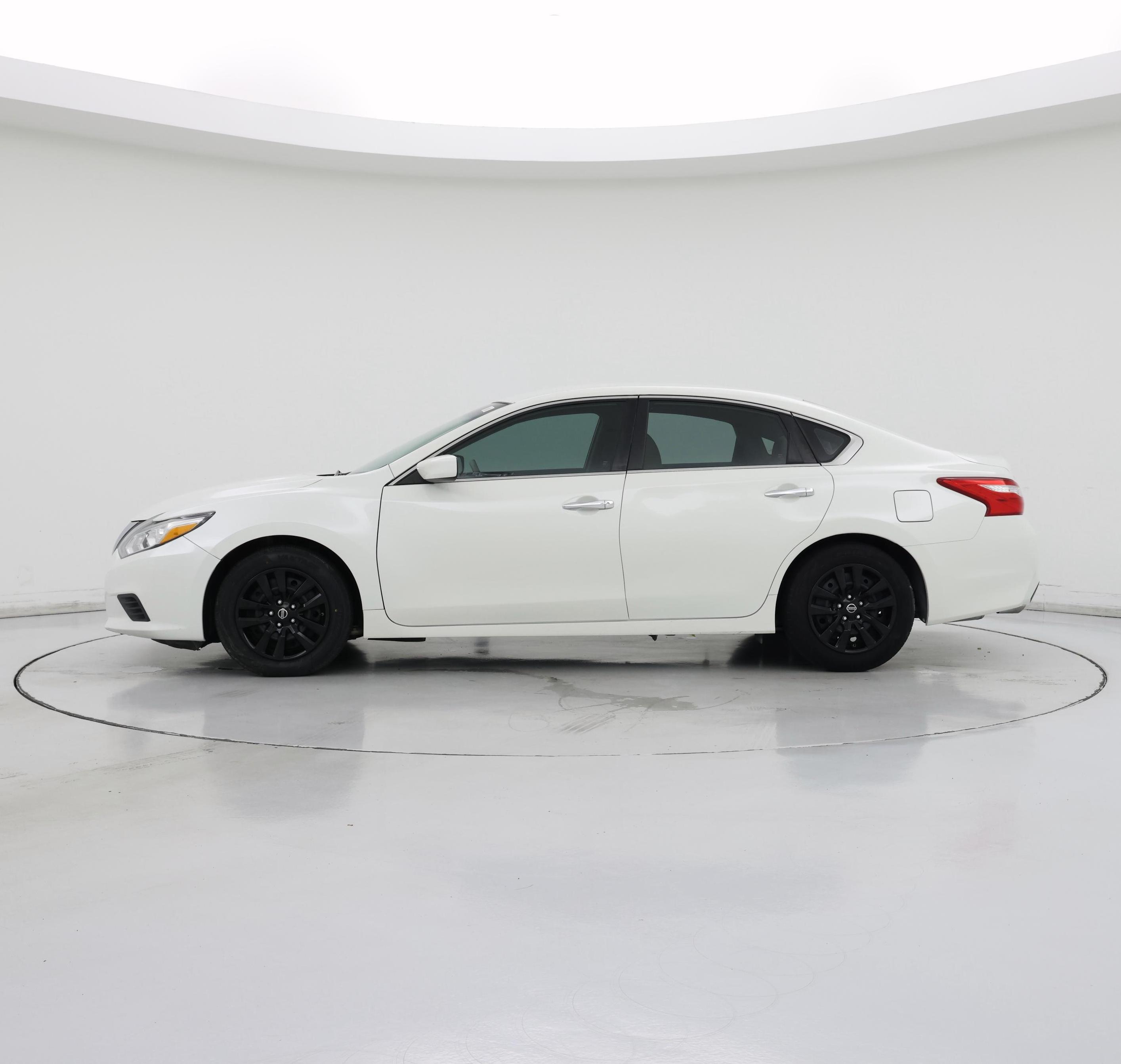 Thumbnail: 2017 Nissan Altima - 3