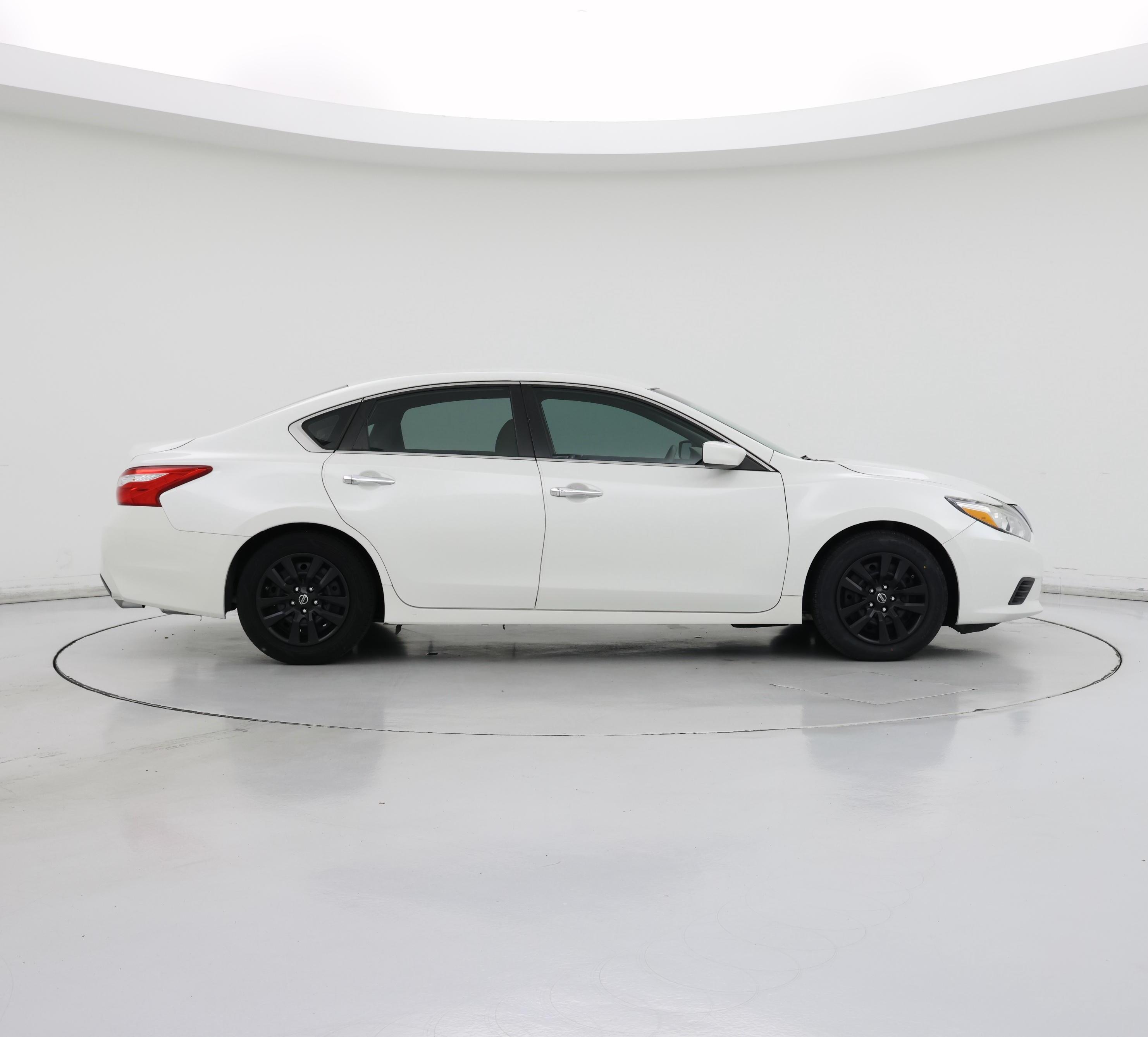 Thumbnail: 2017 Nissan Altima - 7