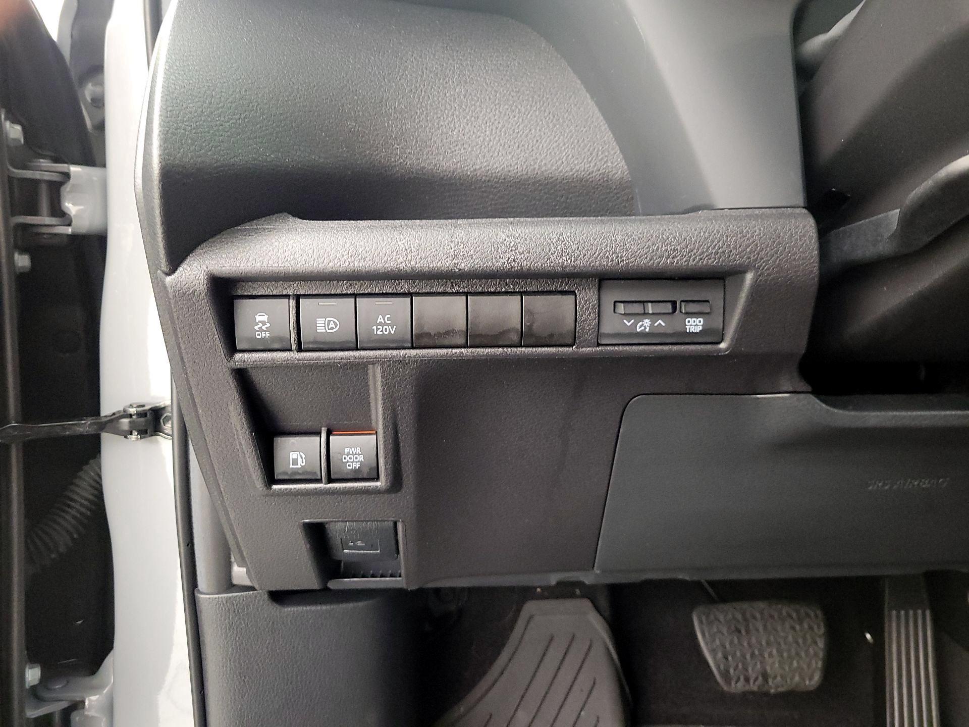 Thumbnail: 2025 Toyota Sienna - 13