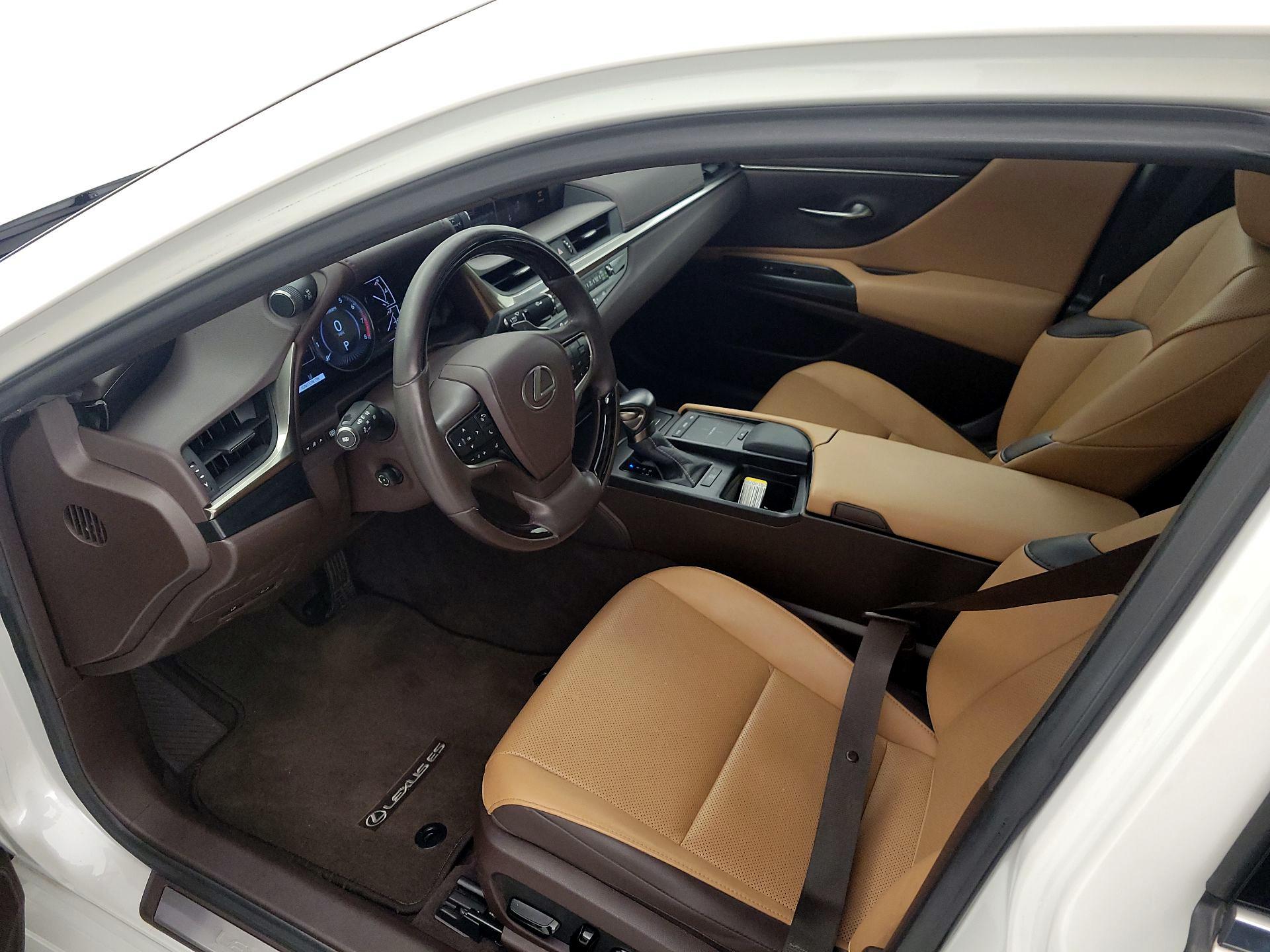 Thumbnail: 2021 Lexus ES - 11