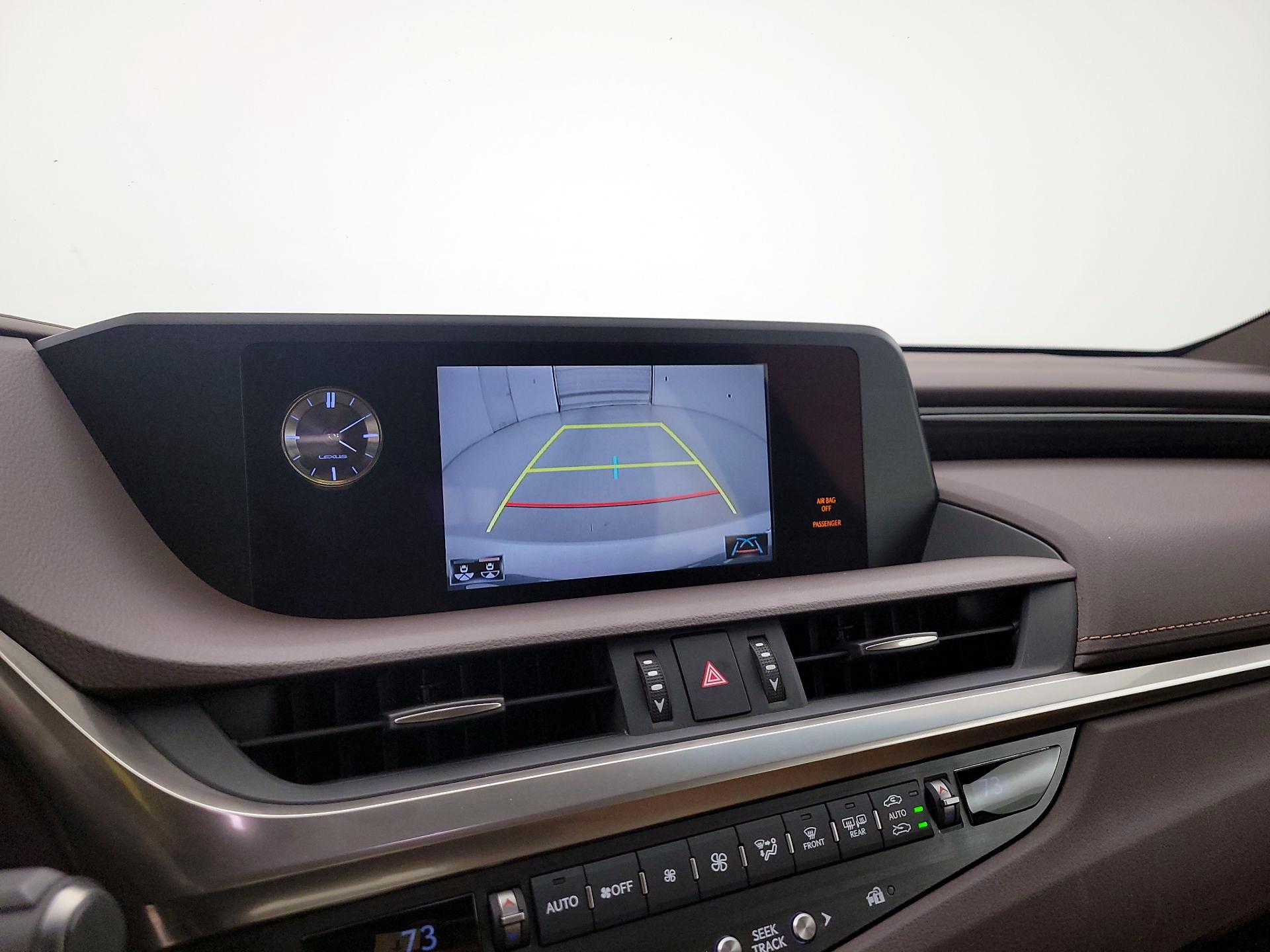 Thumbnail: 2021 Lexus ES - 14