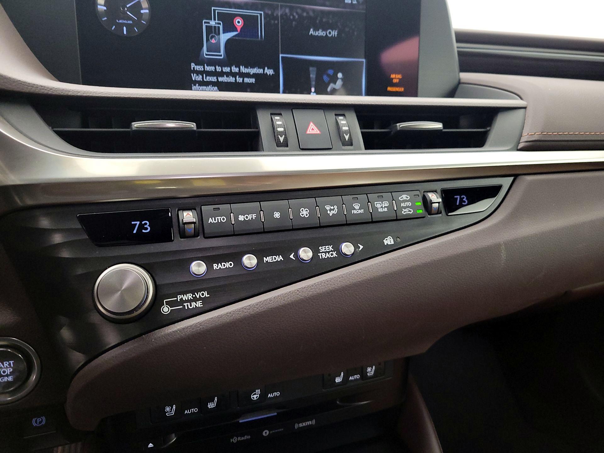 Thumbnail: 2021 Lexus ES - 16